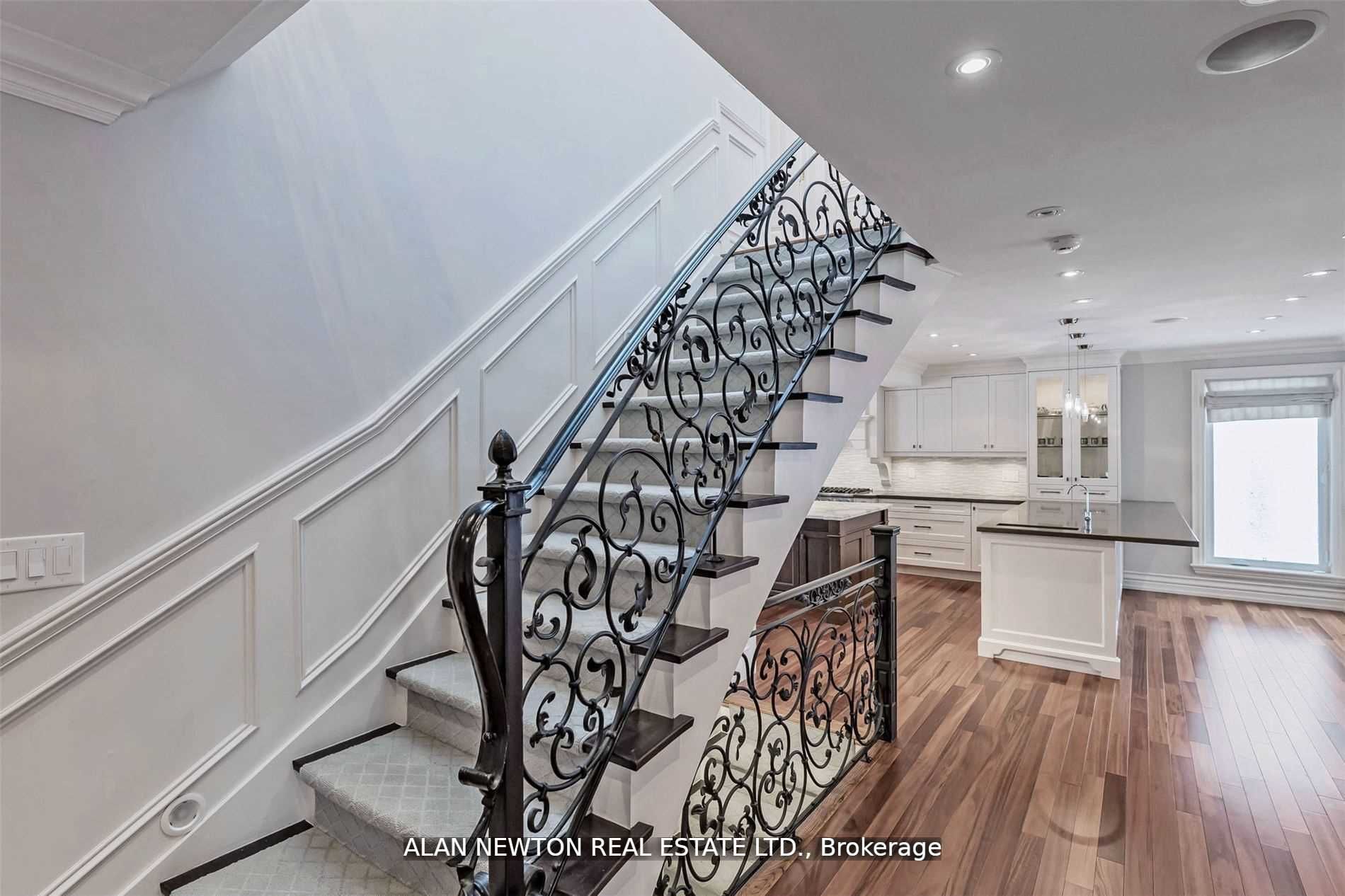 61 Riverside Blvd