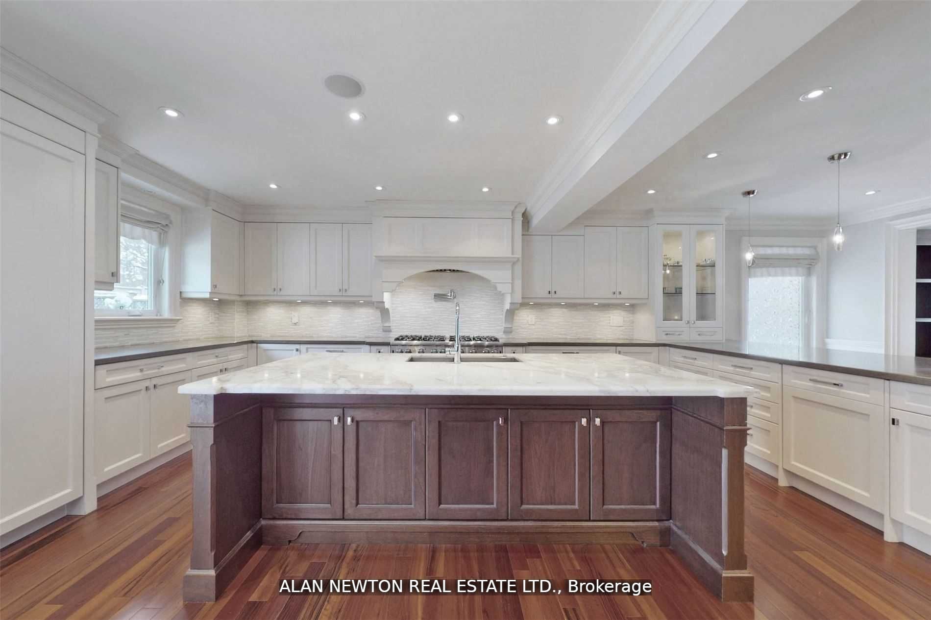61 Riverside Blvd