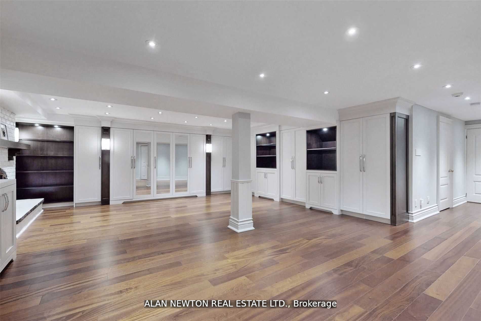 61 Riverside Blvd