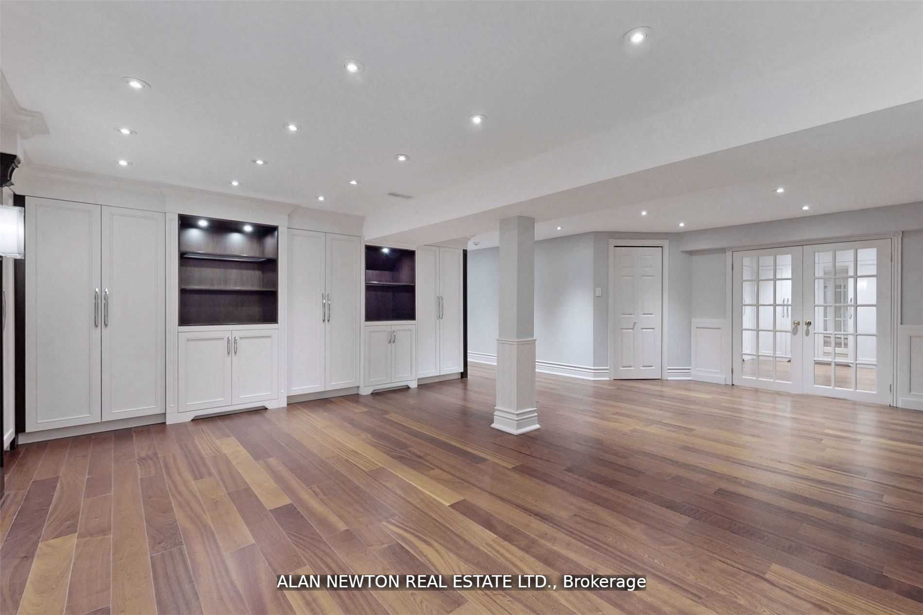 61 Riverside Blvd