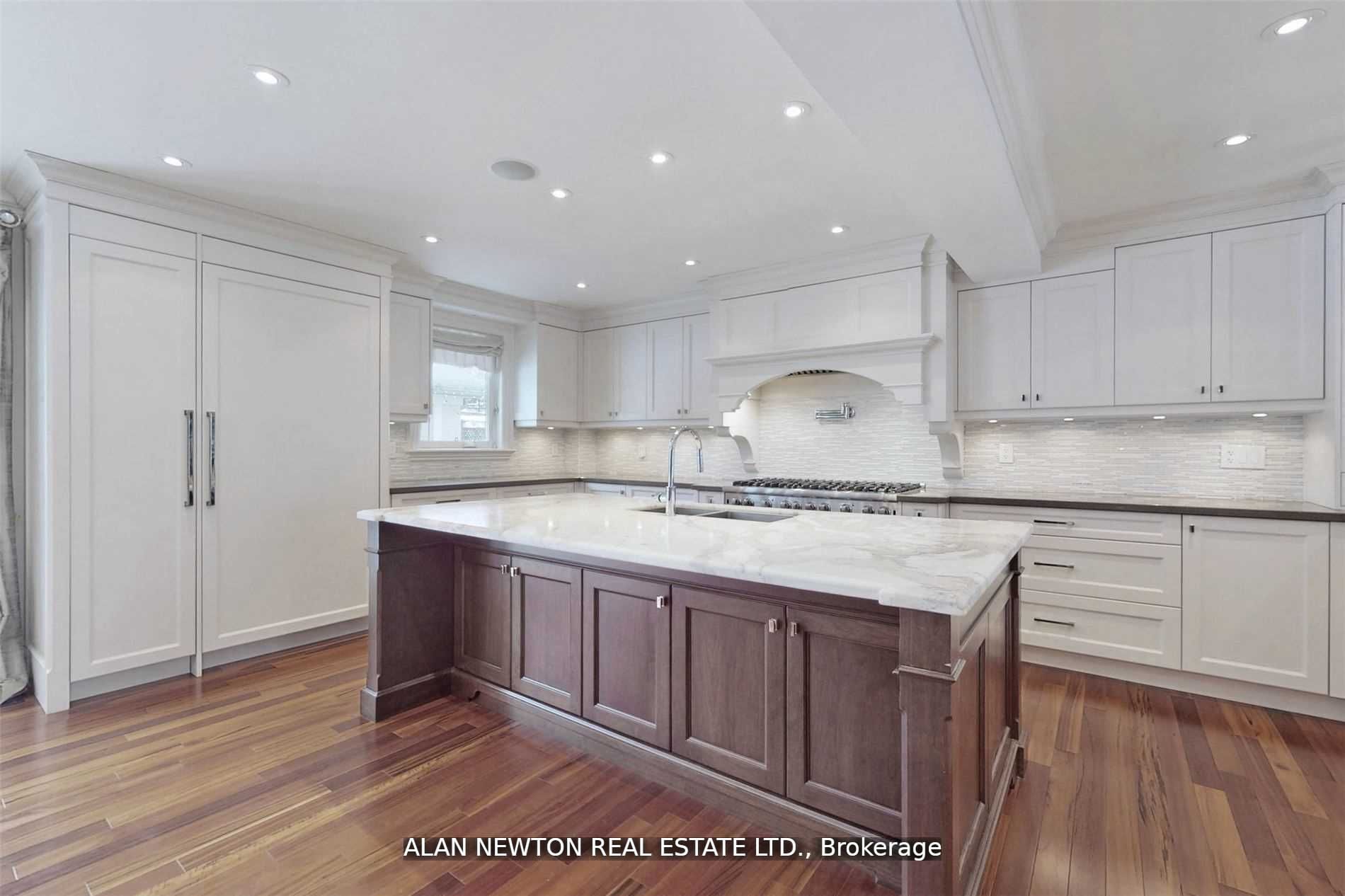 61 Riverside Blvd