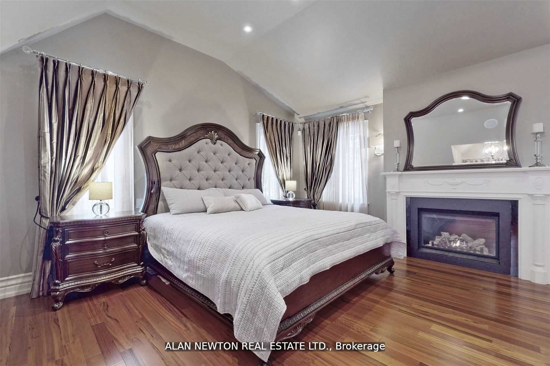 61 Riverside Blvd