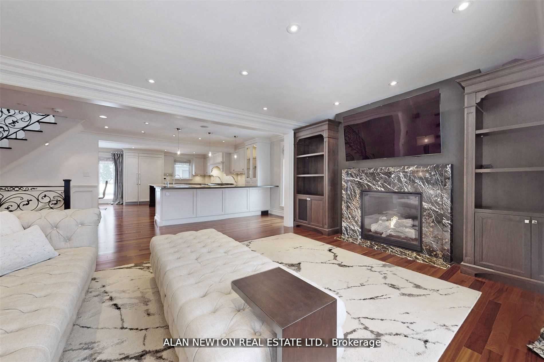 61 Riverside Blvd