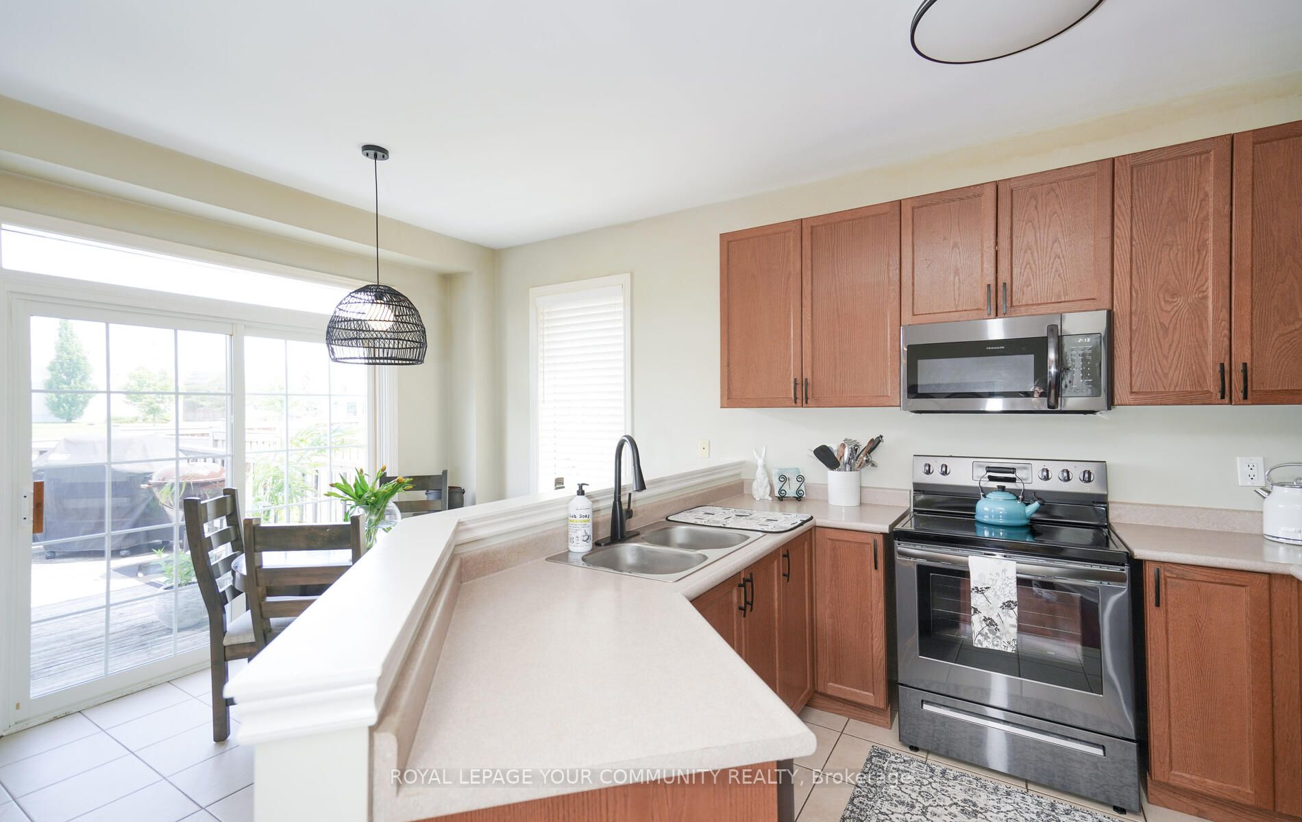 55 Watkins Glen Cres