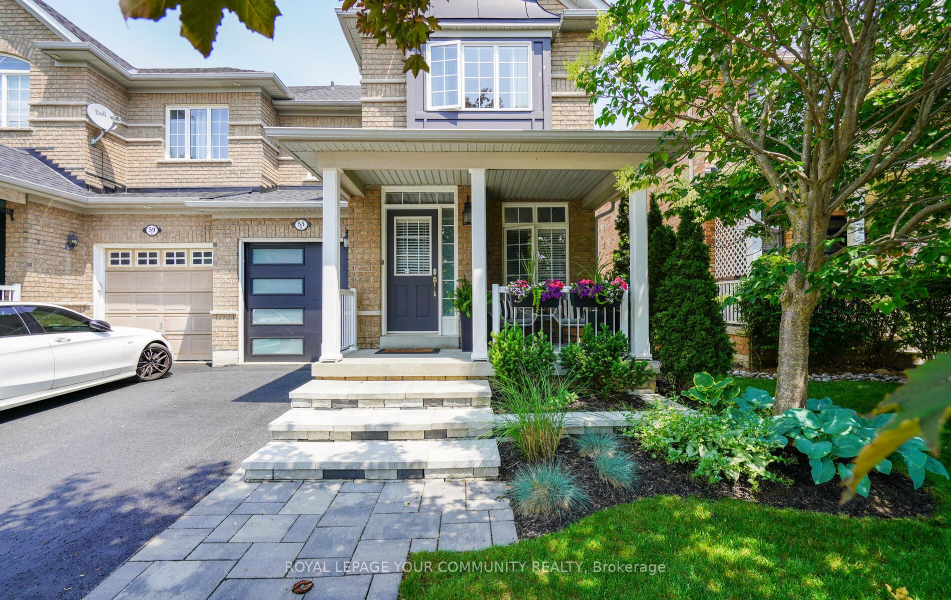 55 Watkins Glen Cres