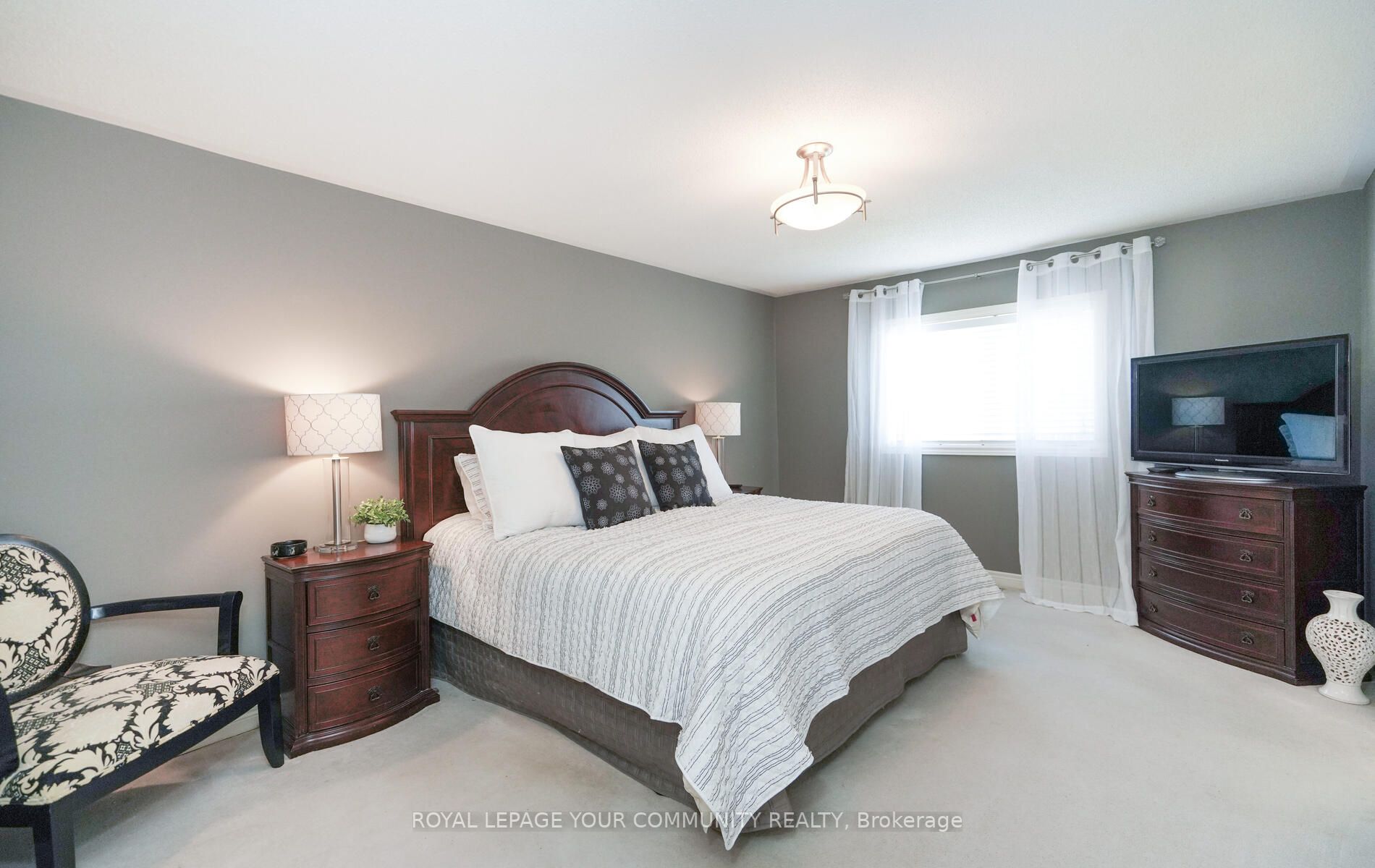 55 Watkins Glen Cres