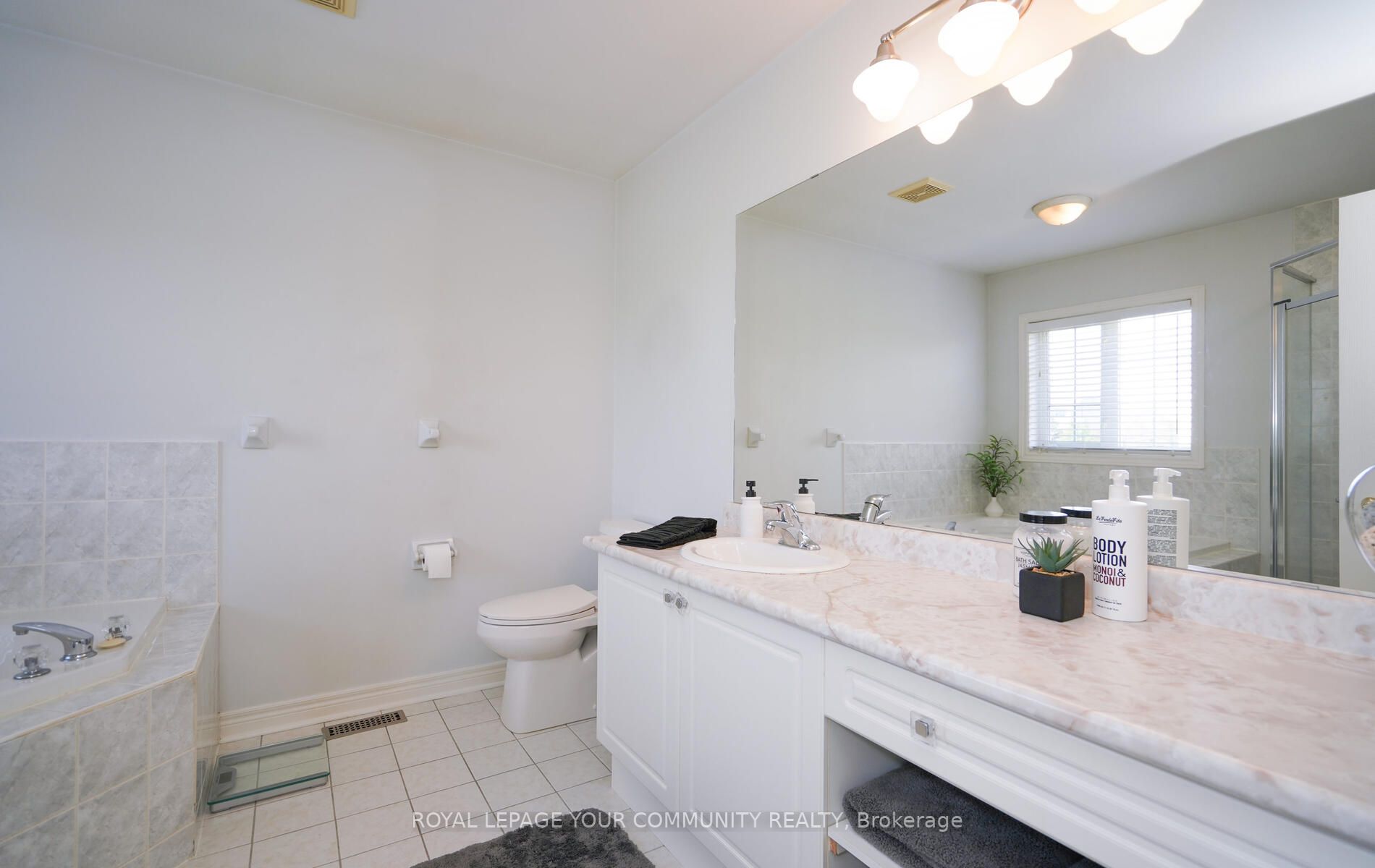55 Watkins Glen Cres