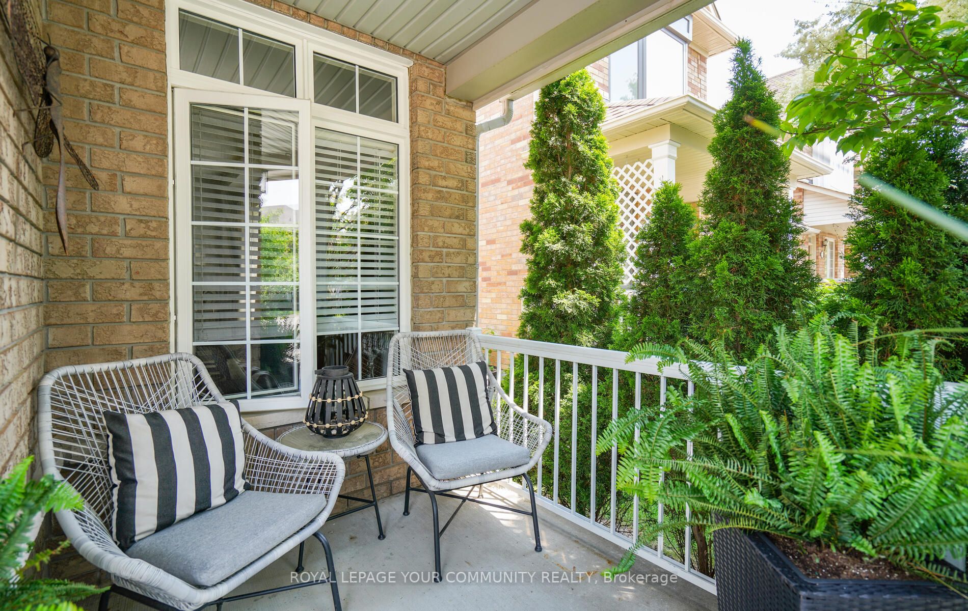 55 Watkins Glen Cres