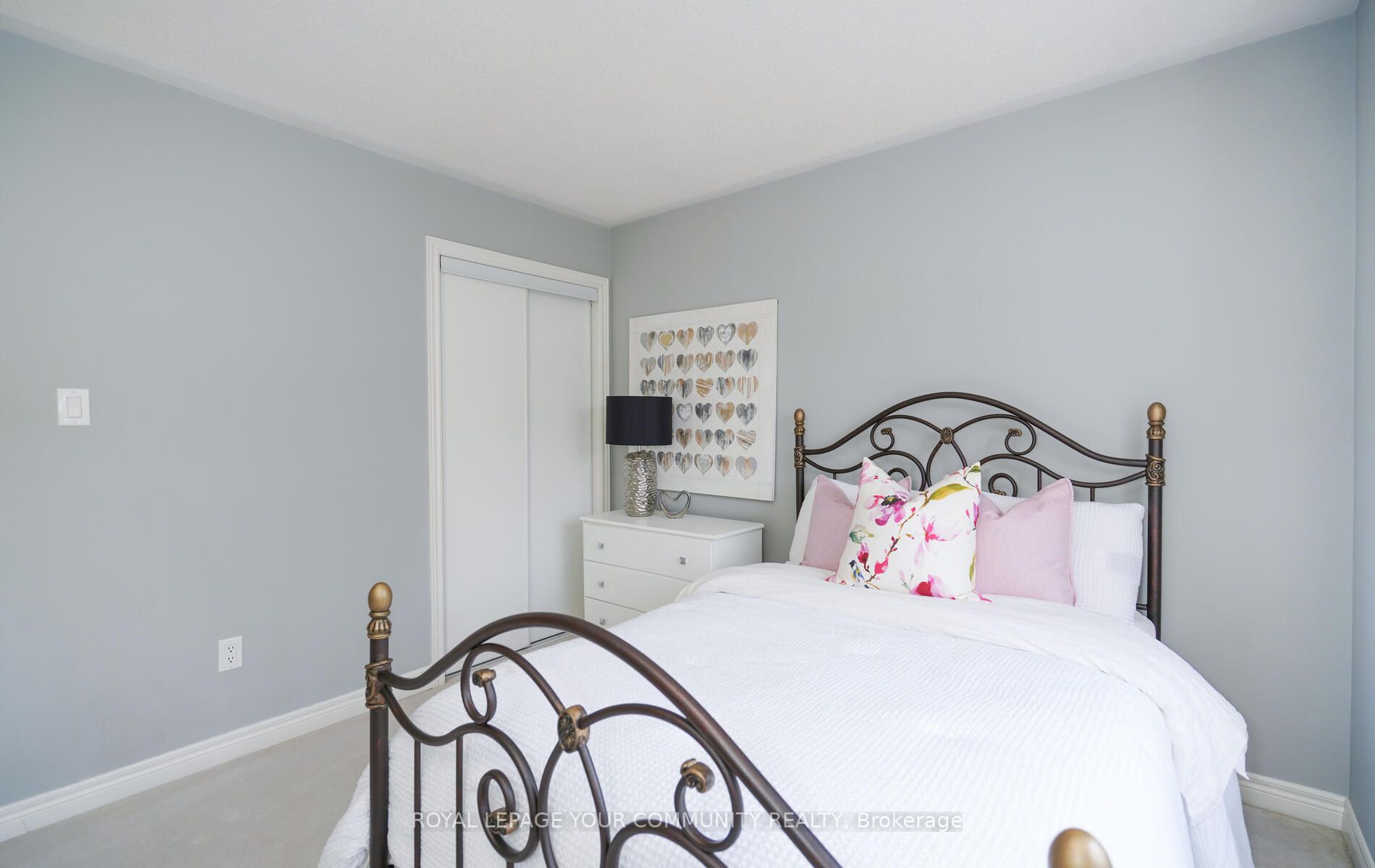 55 Watkins Glen Cres