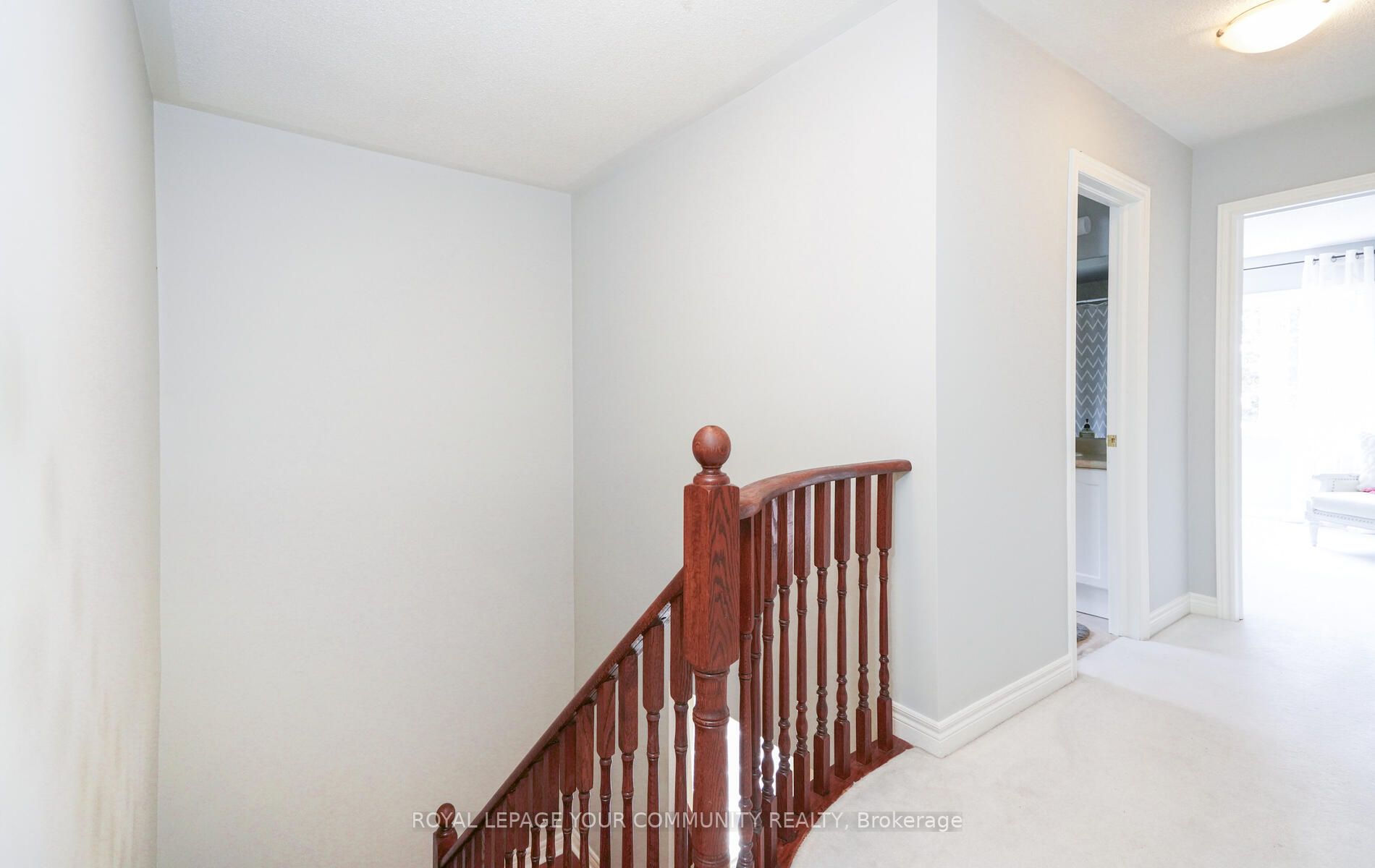 55 Watkins Glen Cres