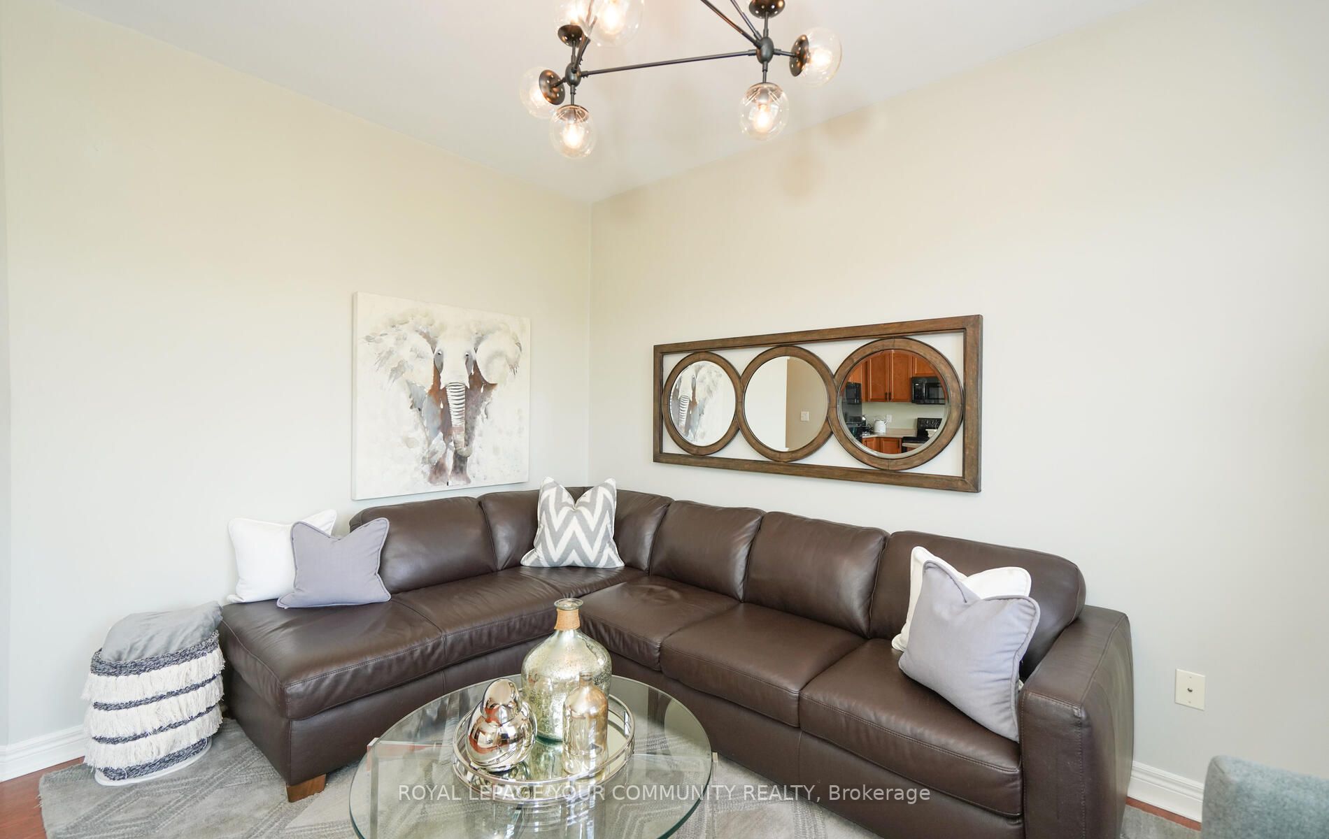 55 Watkins Glen Cres