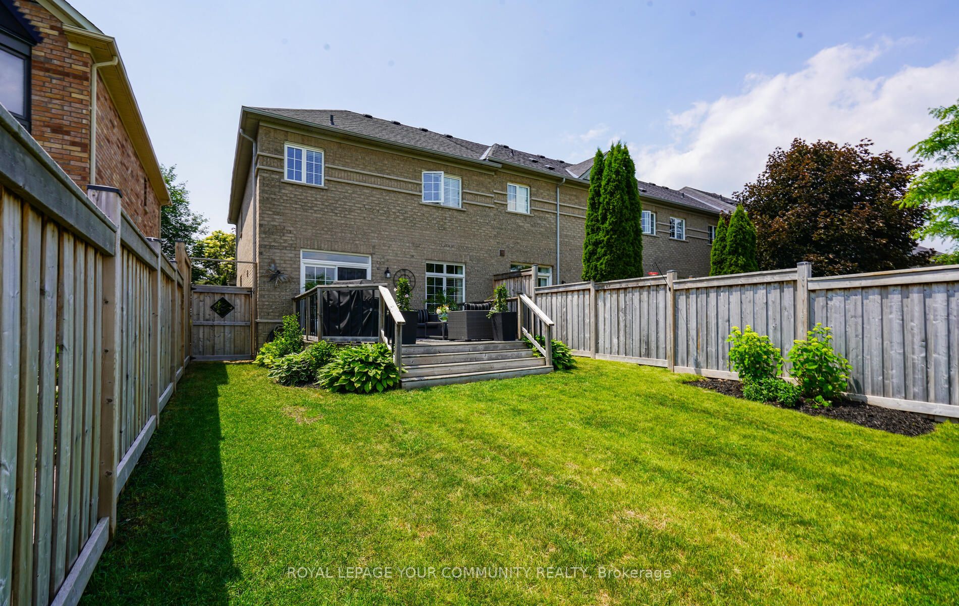 55 Watkins Glen Cres