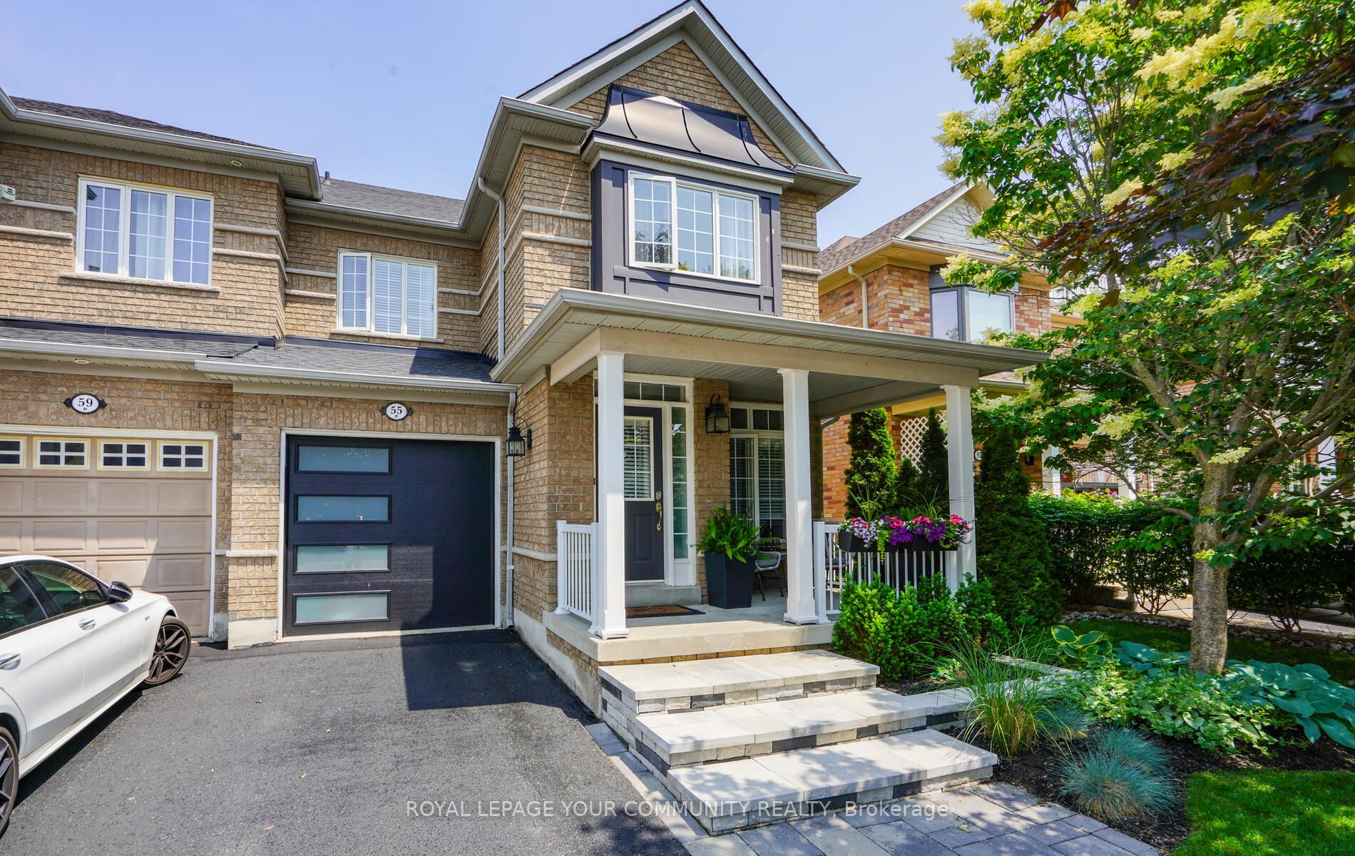 55 Watkins Glen Cres