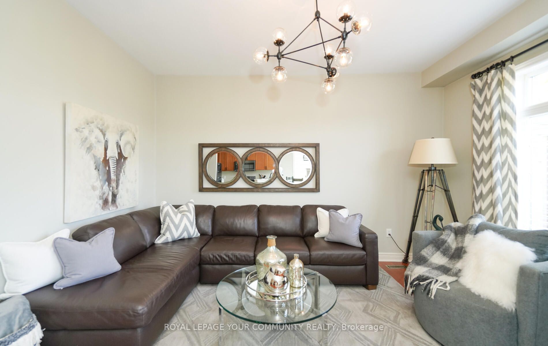 55 Watkins Glen Cres