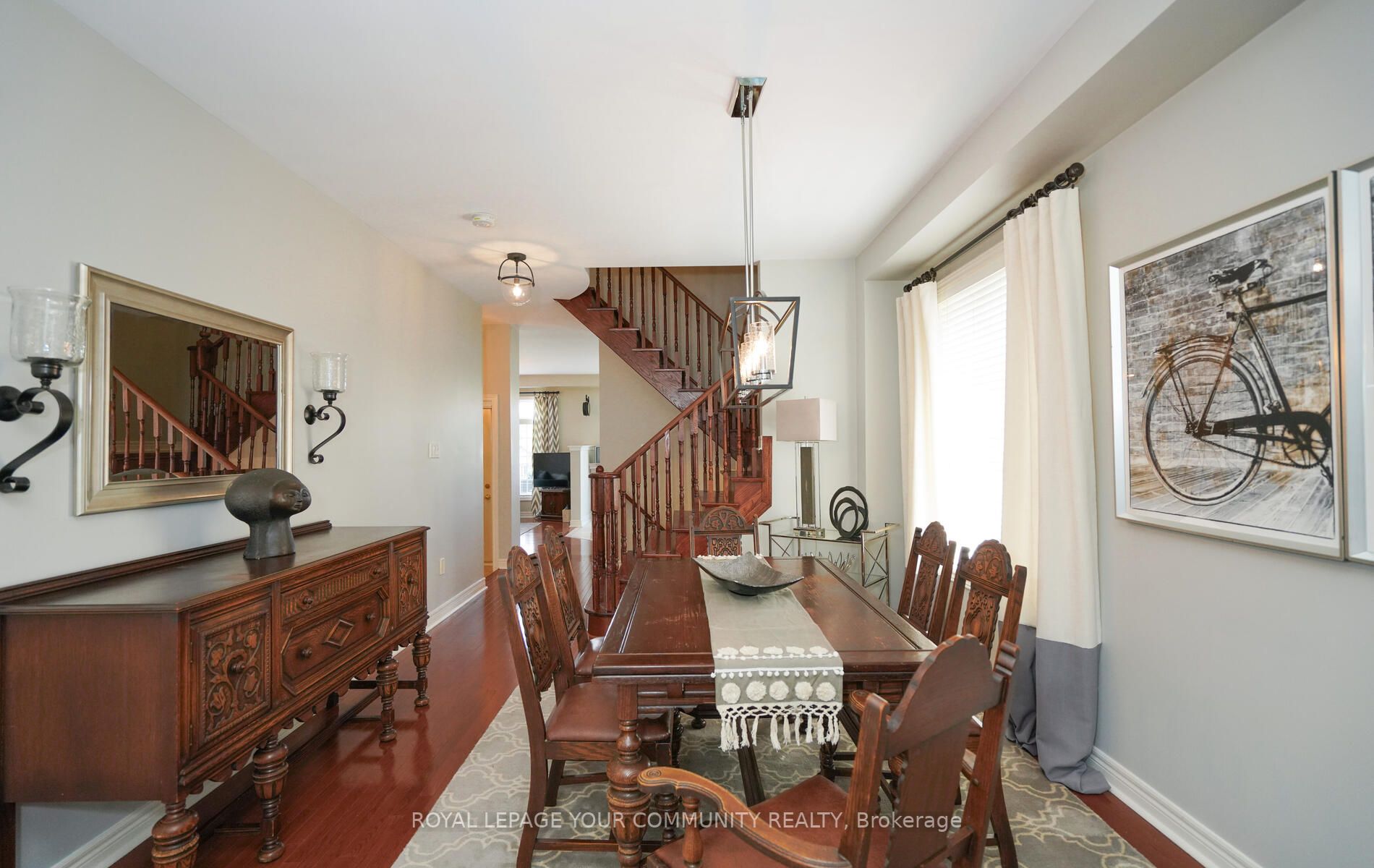 55 Watkins Glen Cres