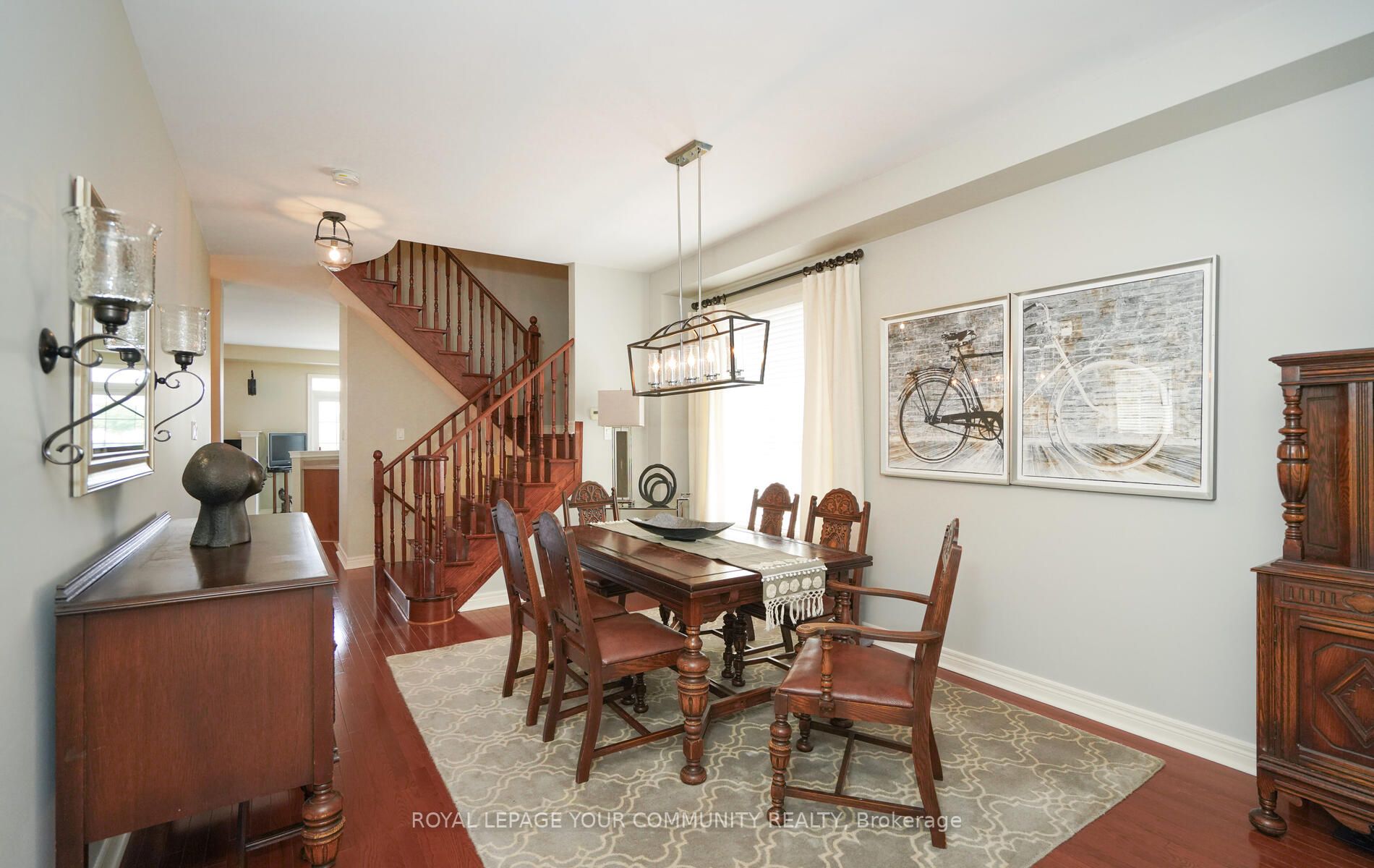 55 Watkins Glen Cres