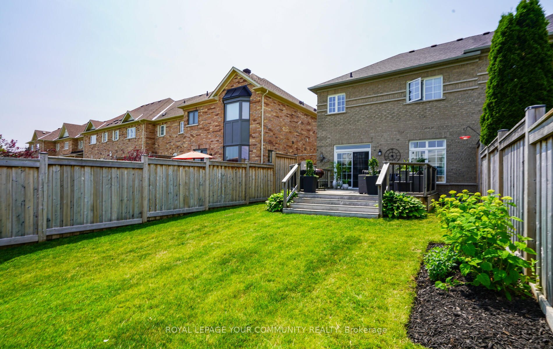 55 Watkins Glen Cres