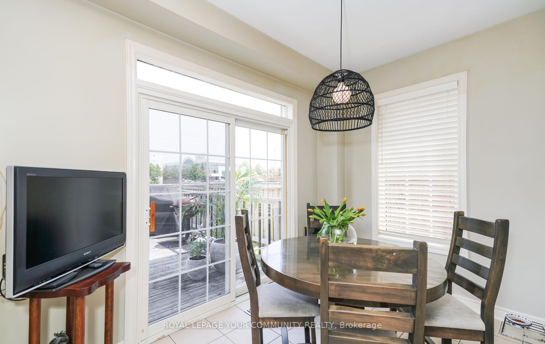 55 Watkins Glen Cres