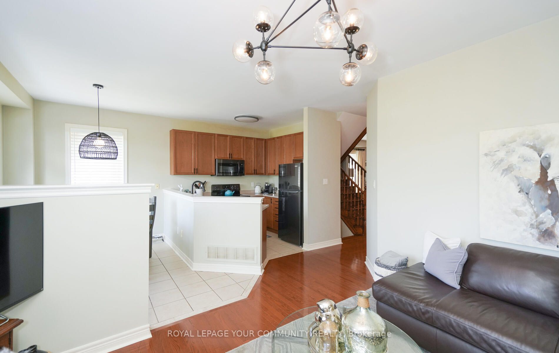 55 Watkins Glen Cres