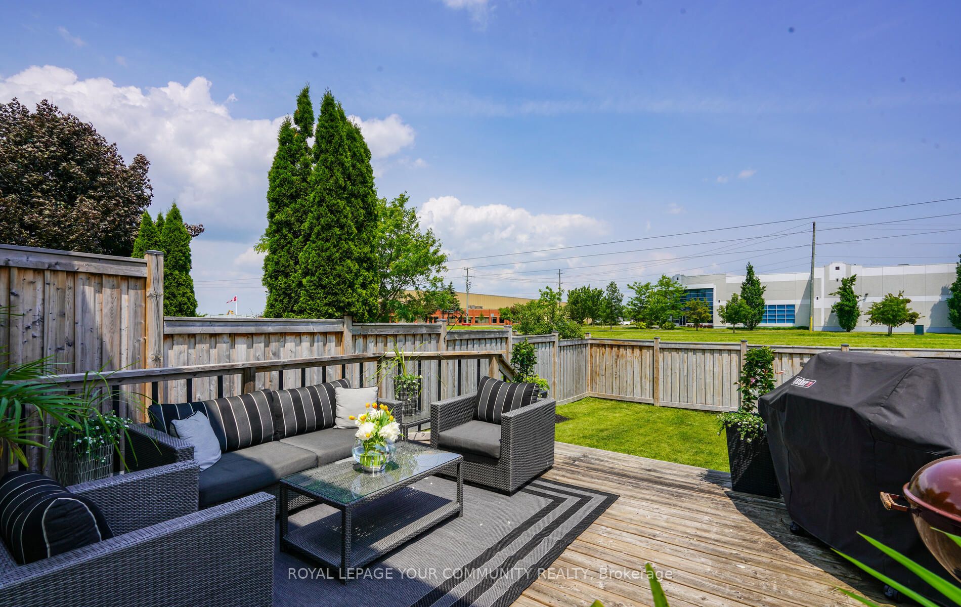 55 Watkins Glen Cres