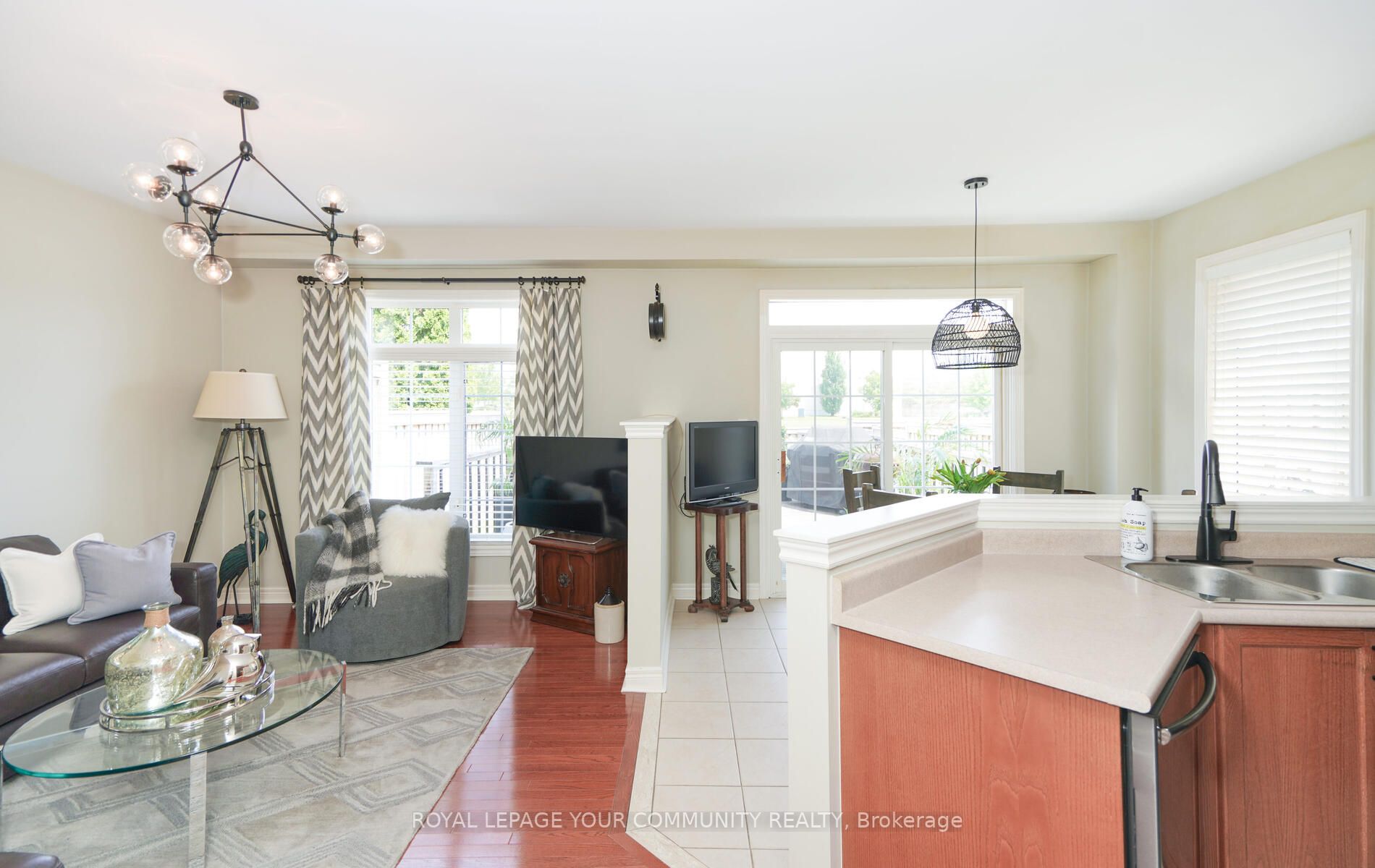 55 Watkins Glen Cres