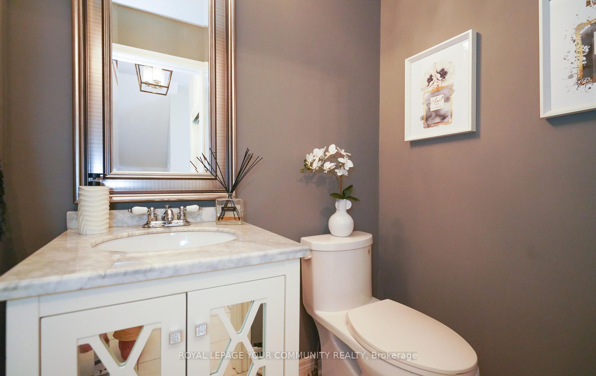 55 Watkins Glen Cres