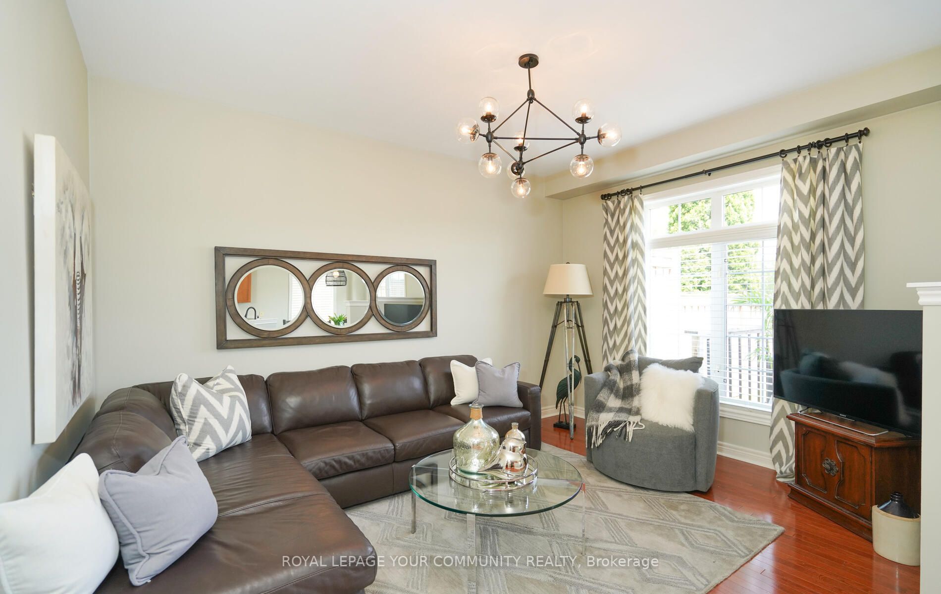 55 Watkins Glen Cres