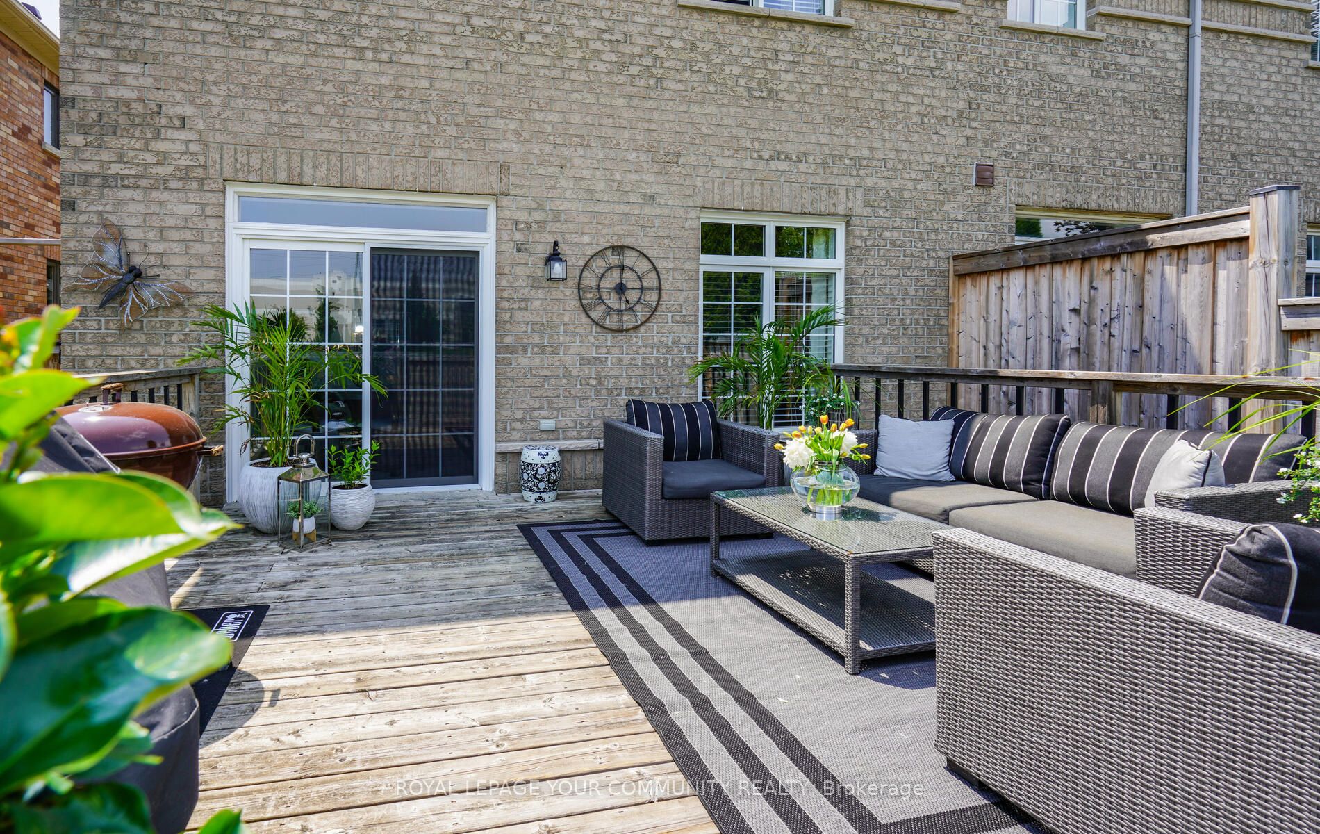 55 Watkins Glen Cres