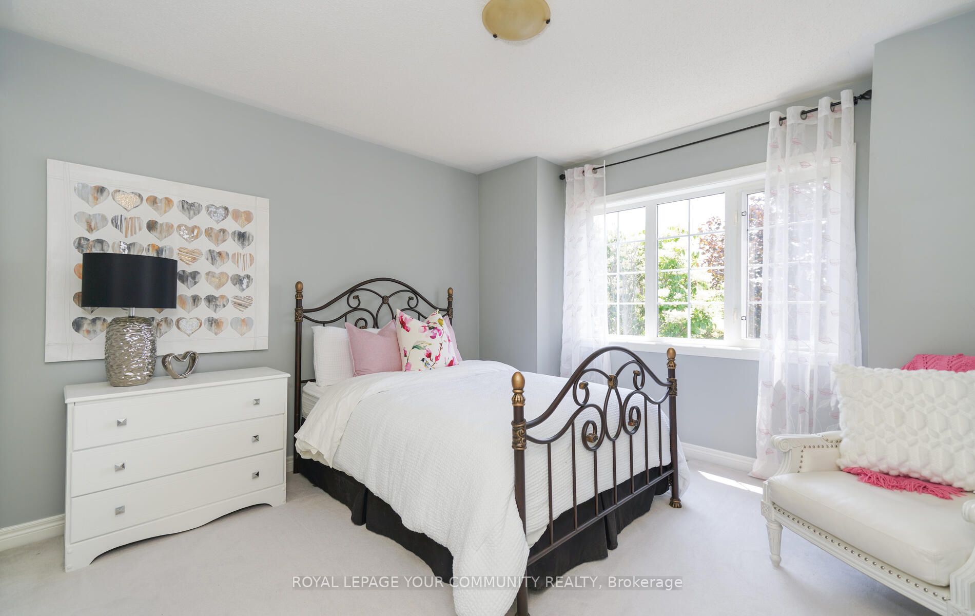 55 Watkins Glen Cres