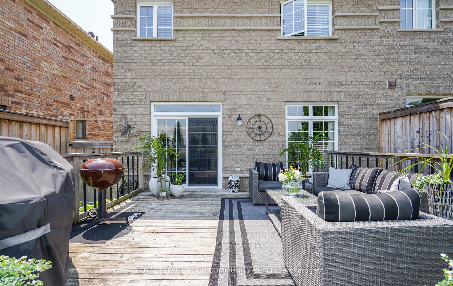 55 Watkins Glen Cres