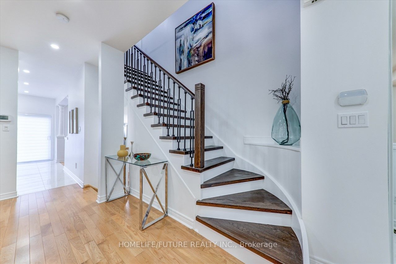5 Autumnglen Rd
