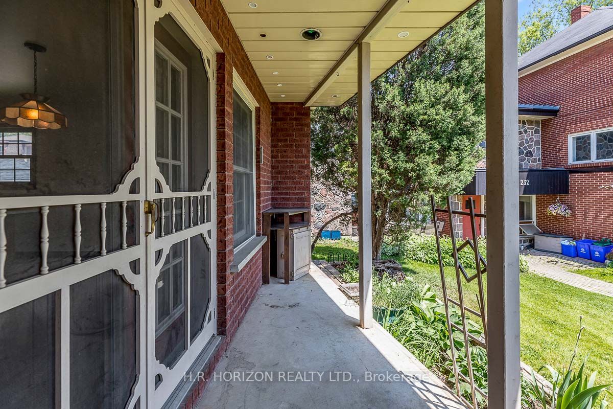 240 Main St