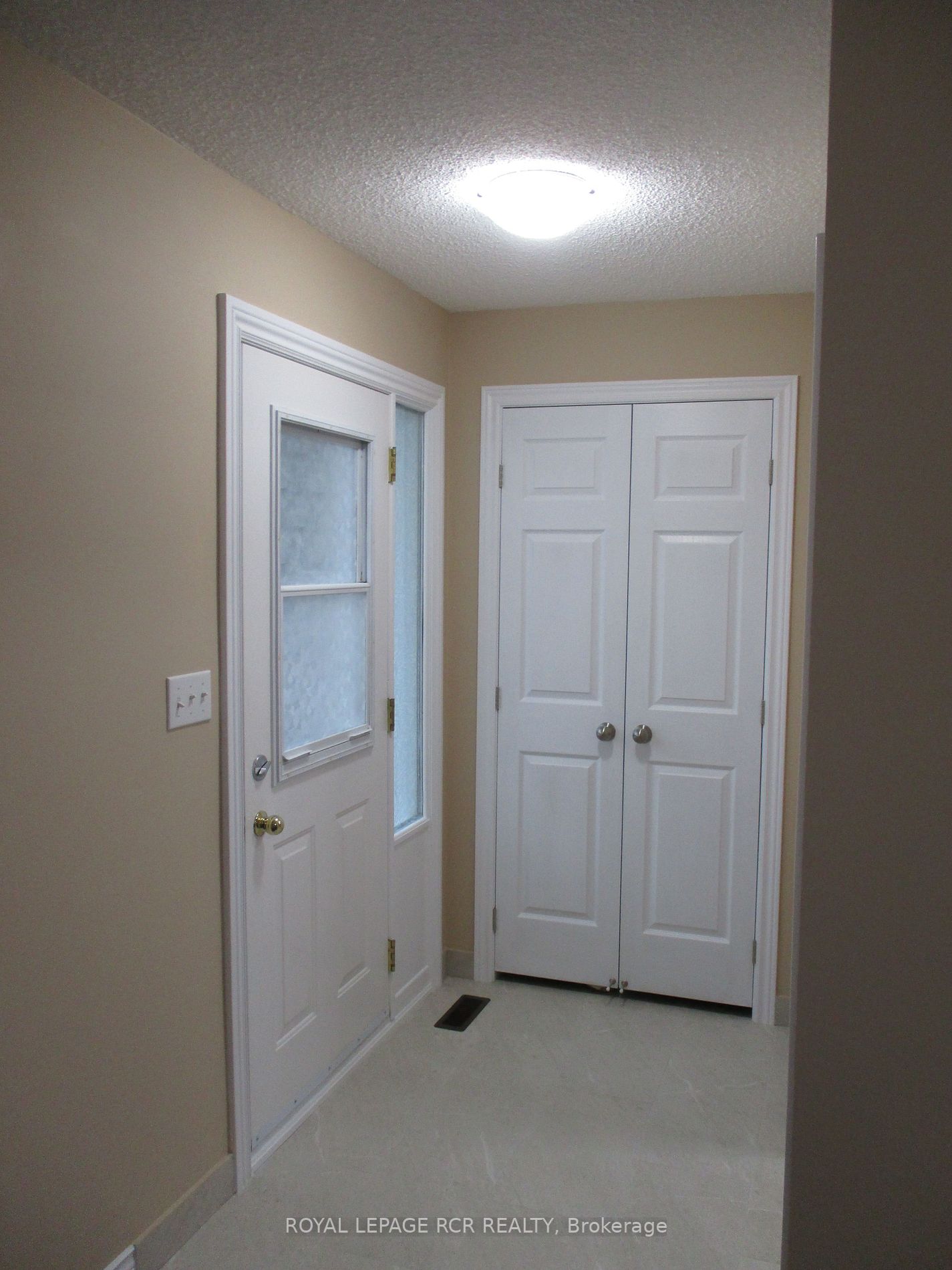 759 Greenfield Cres, #Upper