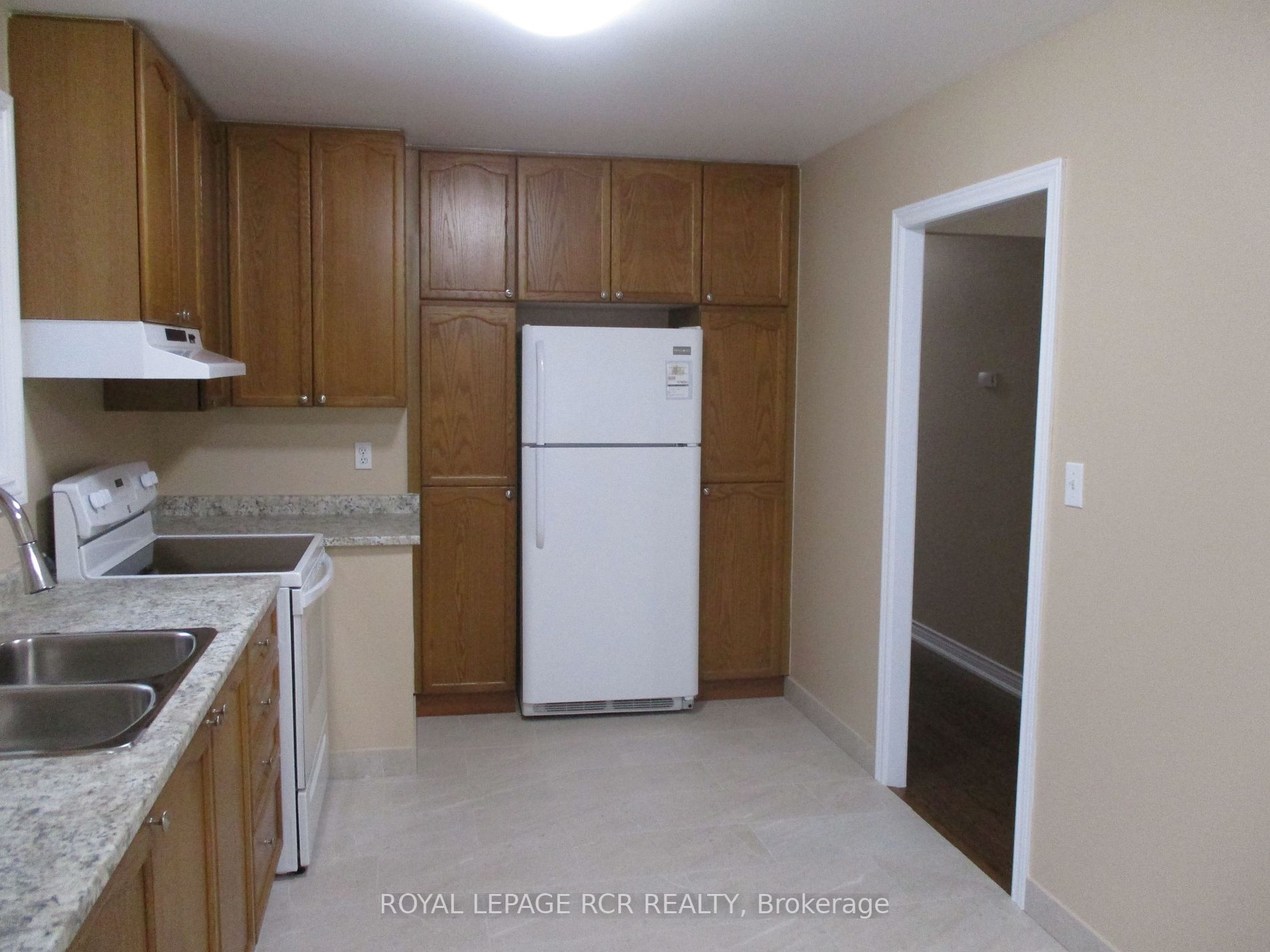 759 Greenfield Cres, #Upper