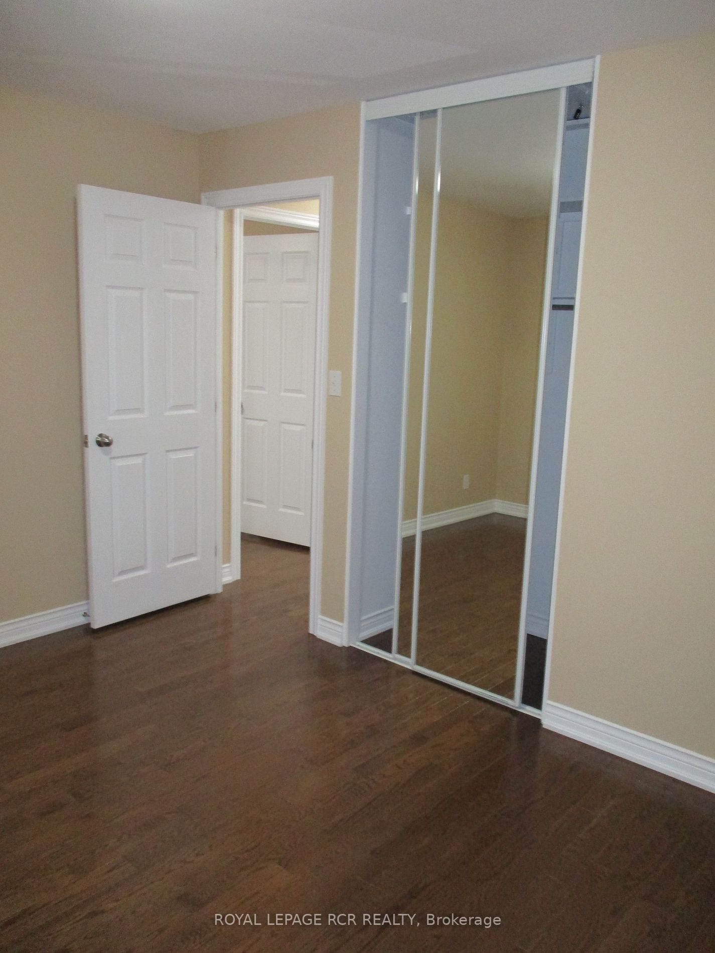 759 Greenfield Cres, #Upper