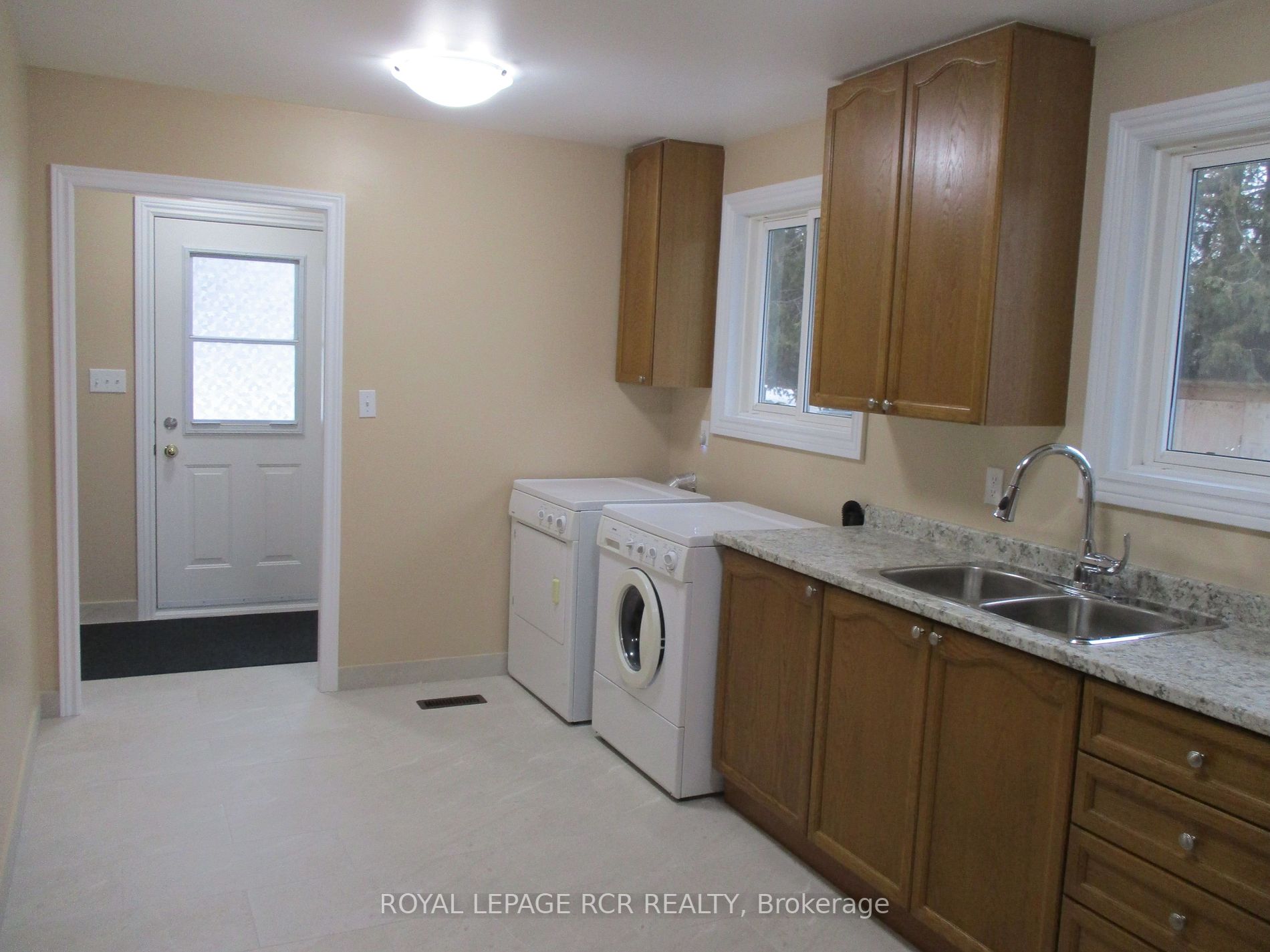 759 Greenfield Cres, #Upper