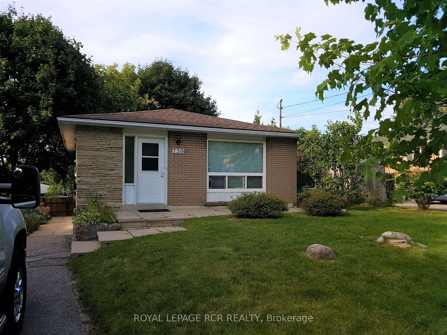 759 Greenfield Cres, #Upper