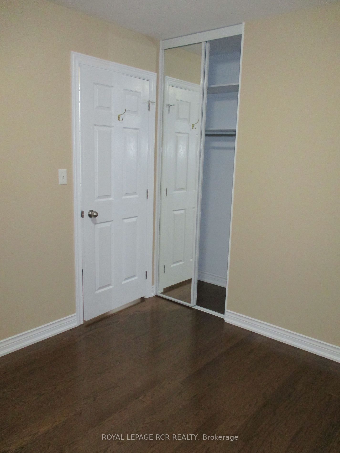 759 Greenfield Cres, #Upper