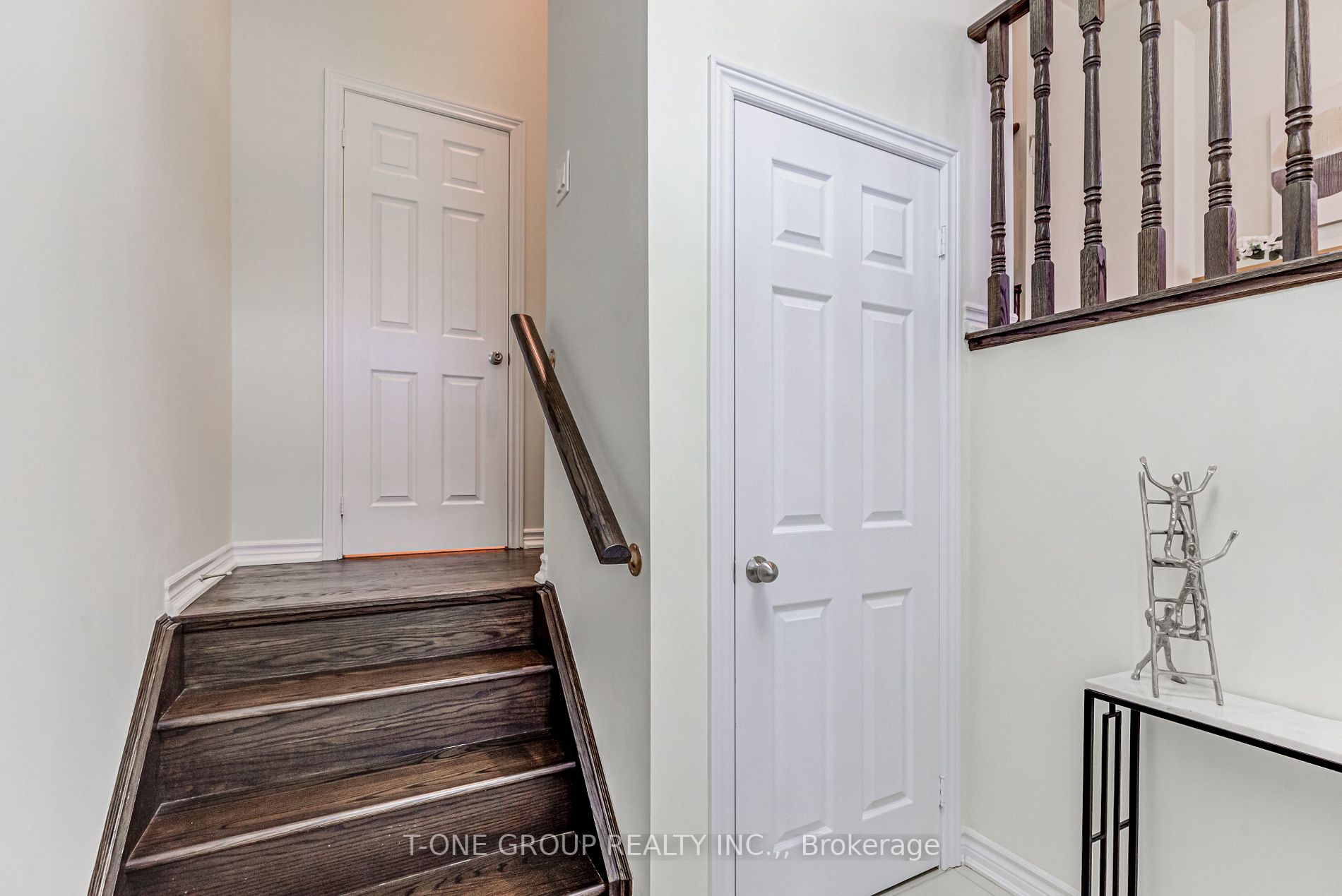 281 Dundas Way