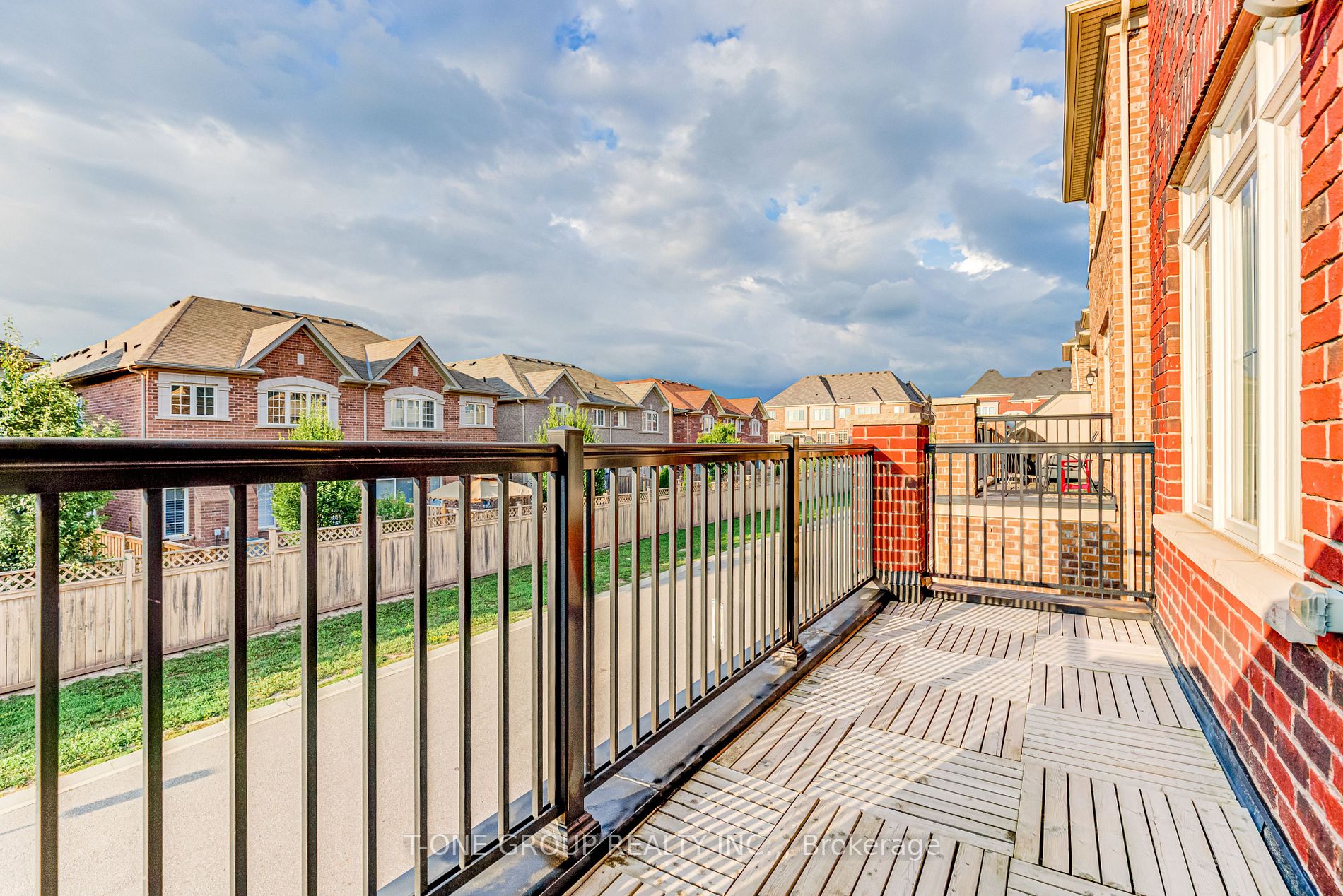 281 Dundas Way