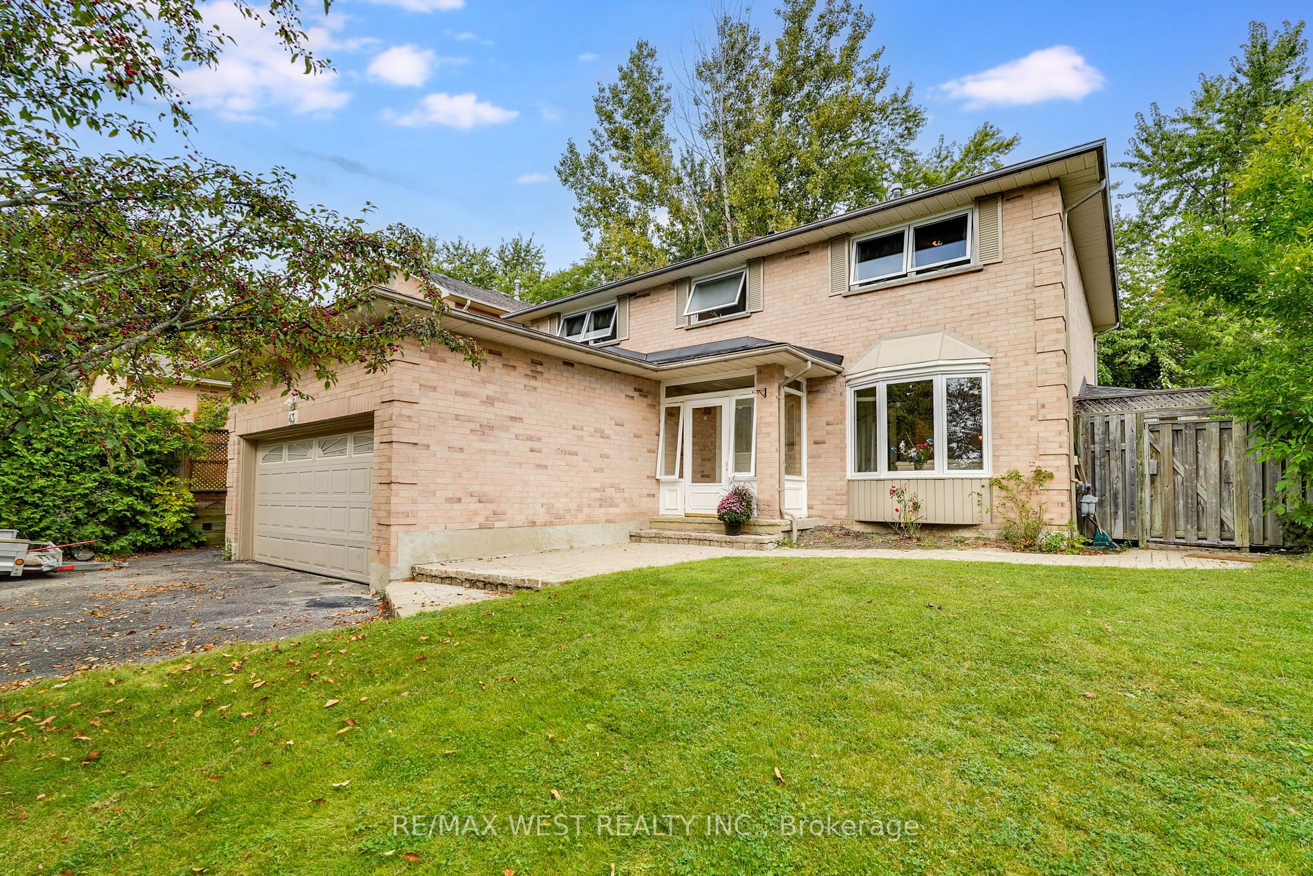 43 Valley Cres