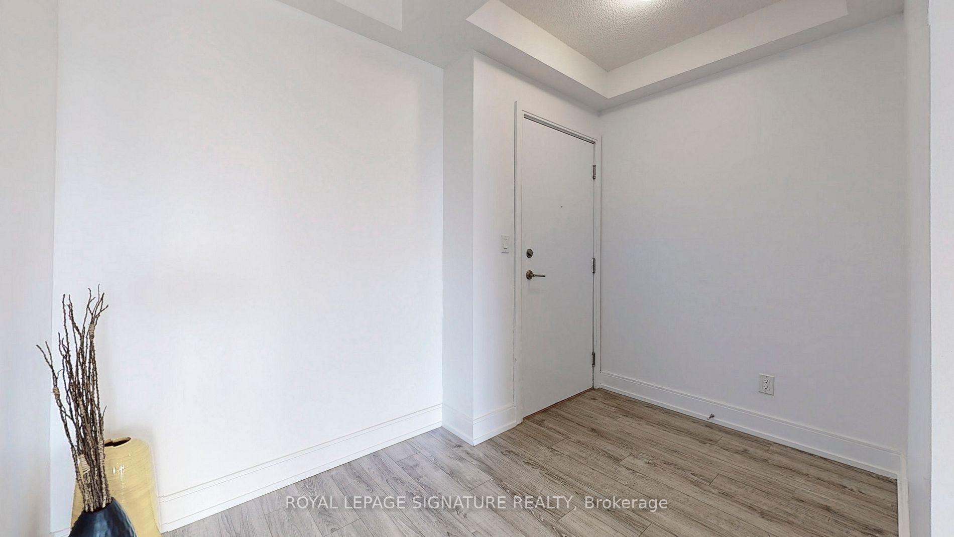 9600 Yonge St, #608