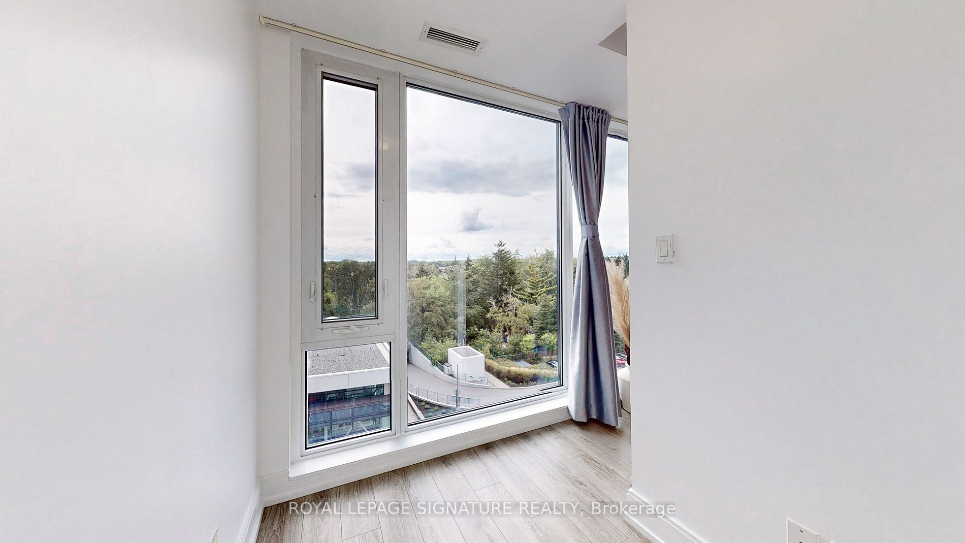 9600 Yonge St, #608
