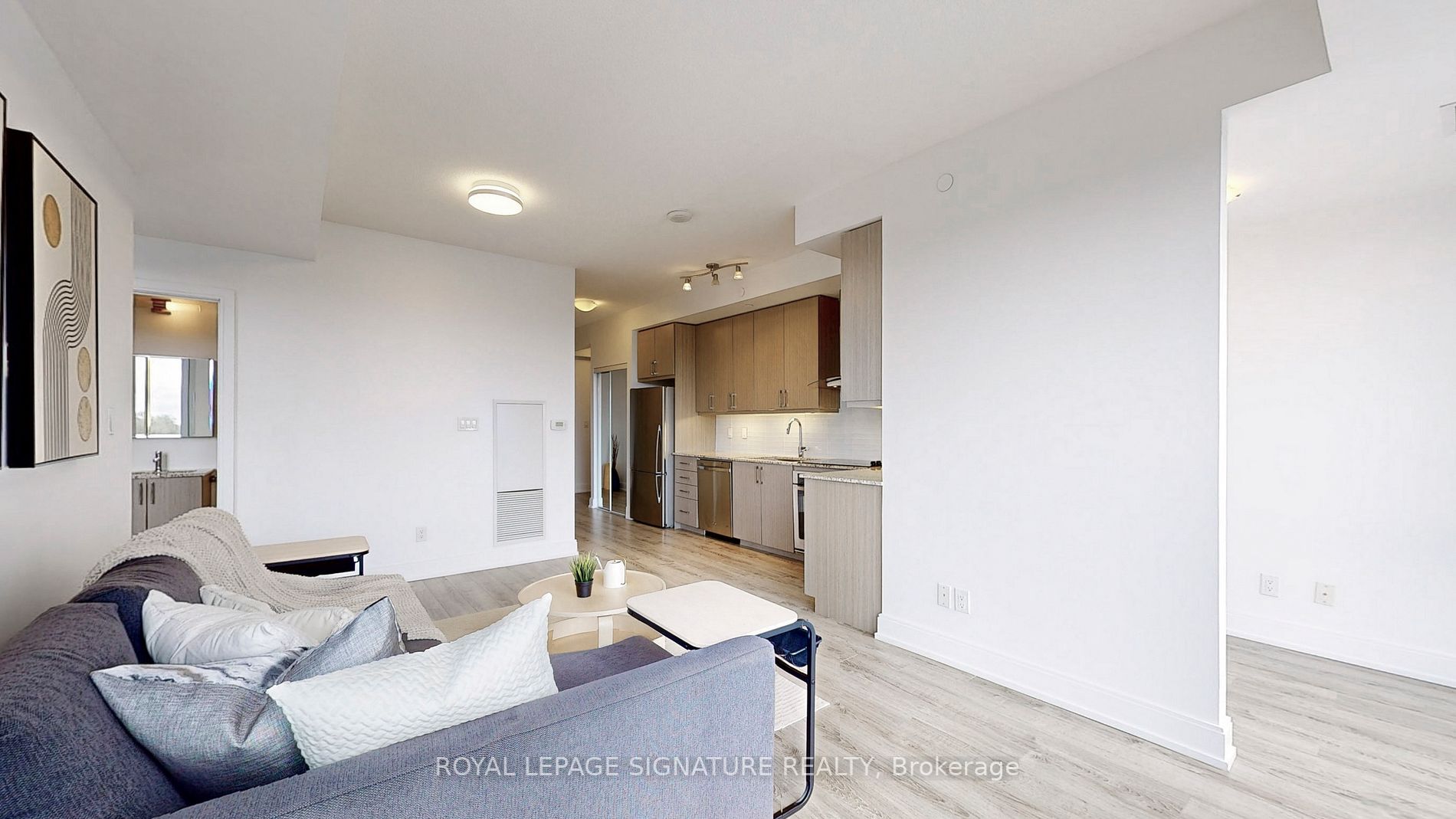 9600 Yonge St, #608