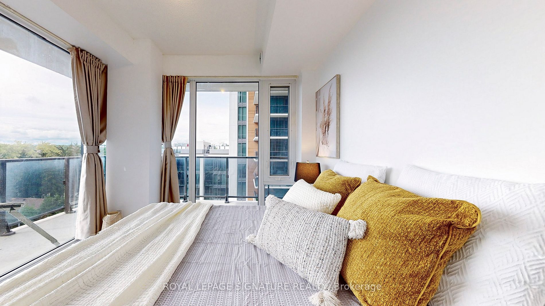 9600 Yonge St, #608