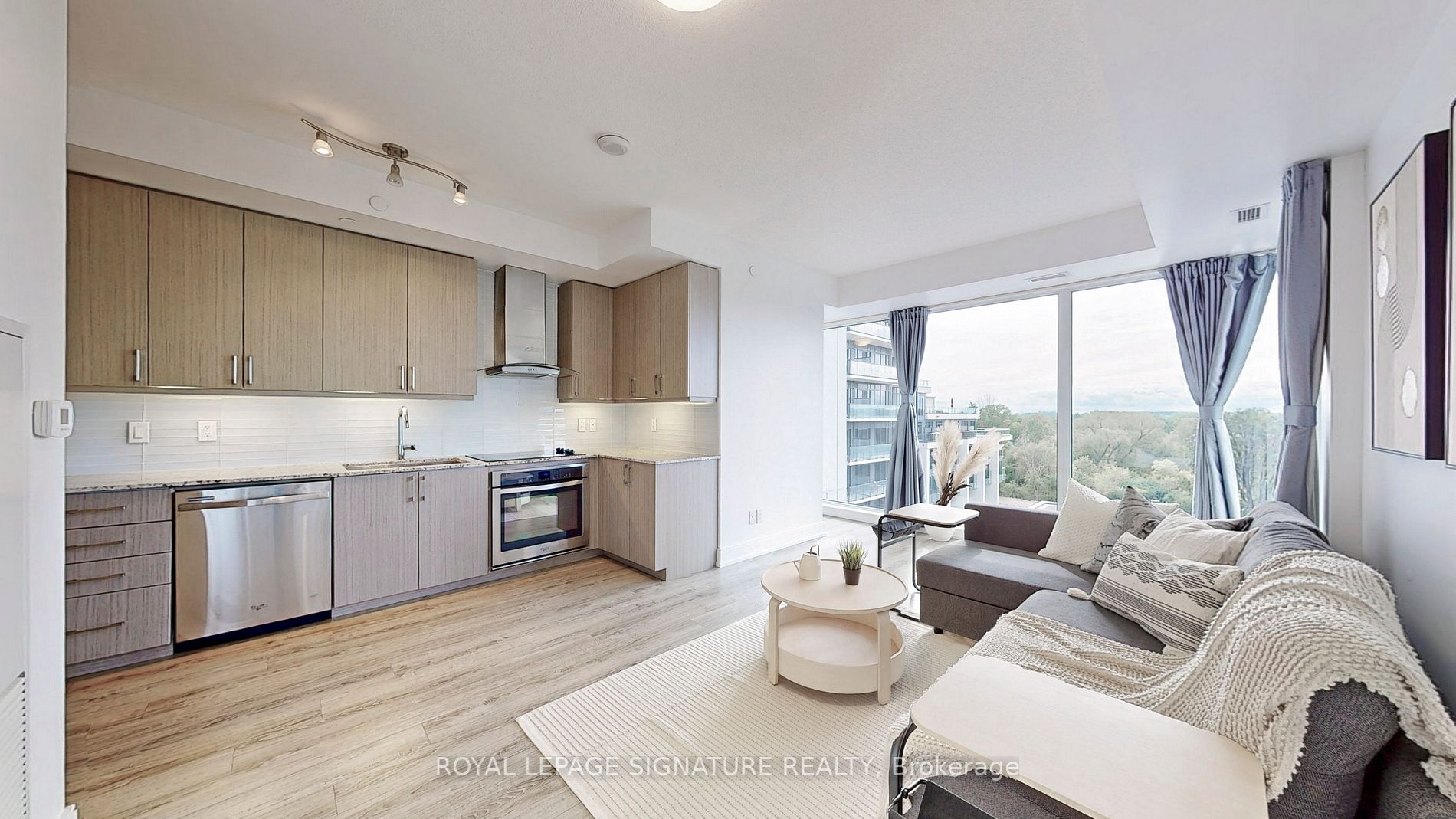 9600 Yonge St, #608