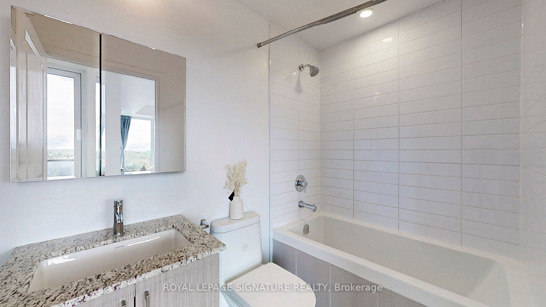 9600 Yonge St, #608