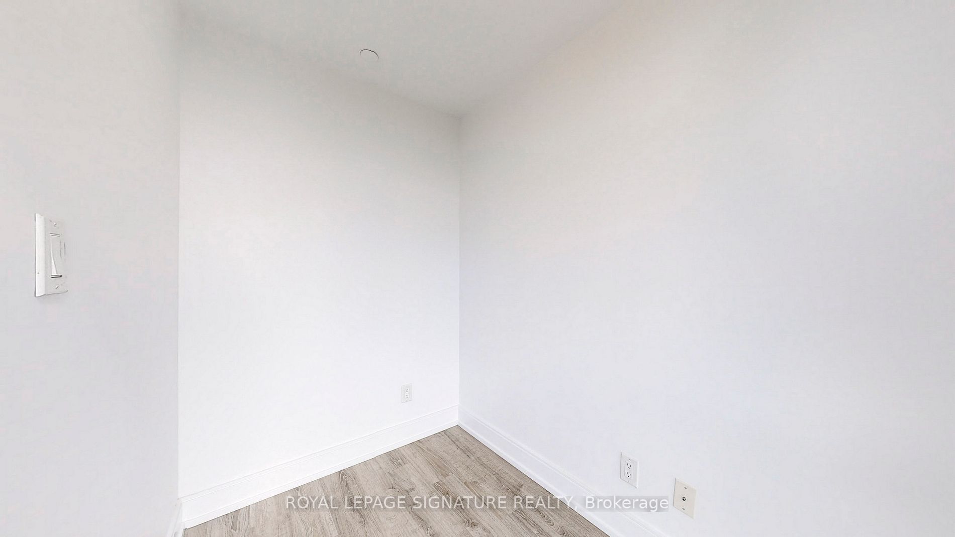 9600 Yonge St, #608