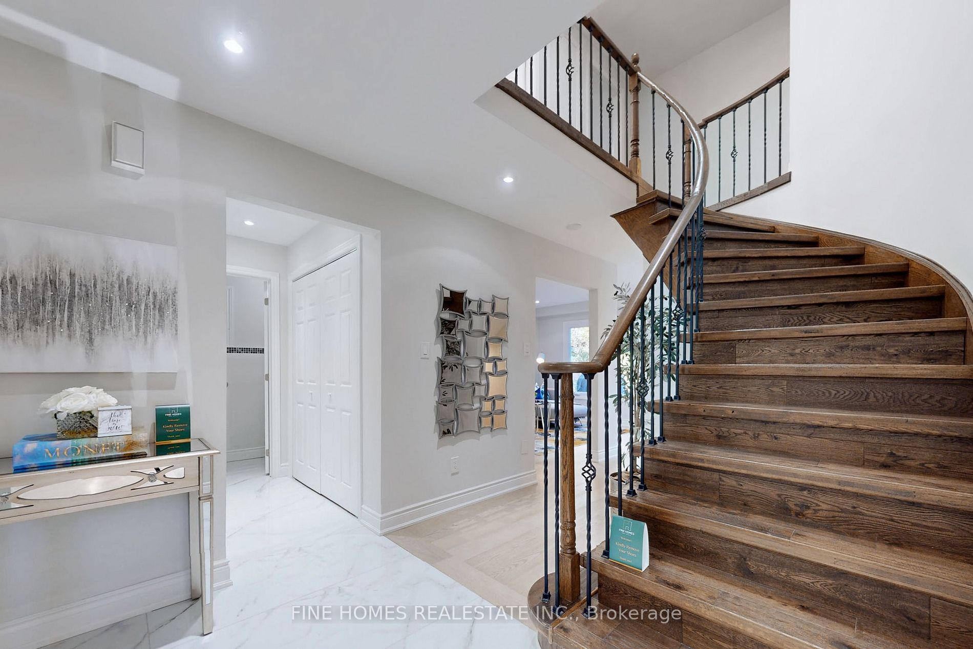 20 Moffat Cres