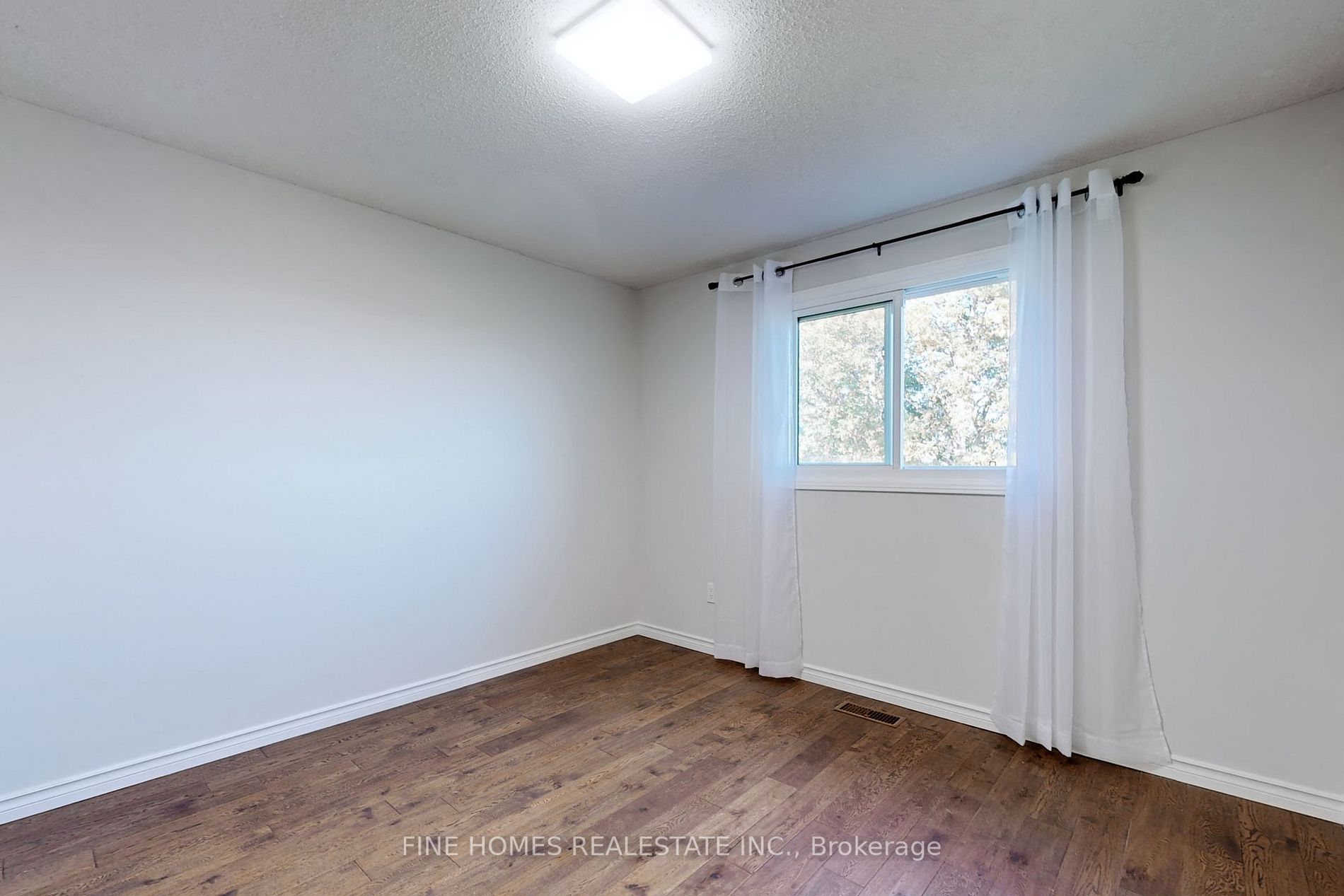 20 Moffat Cres